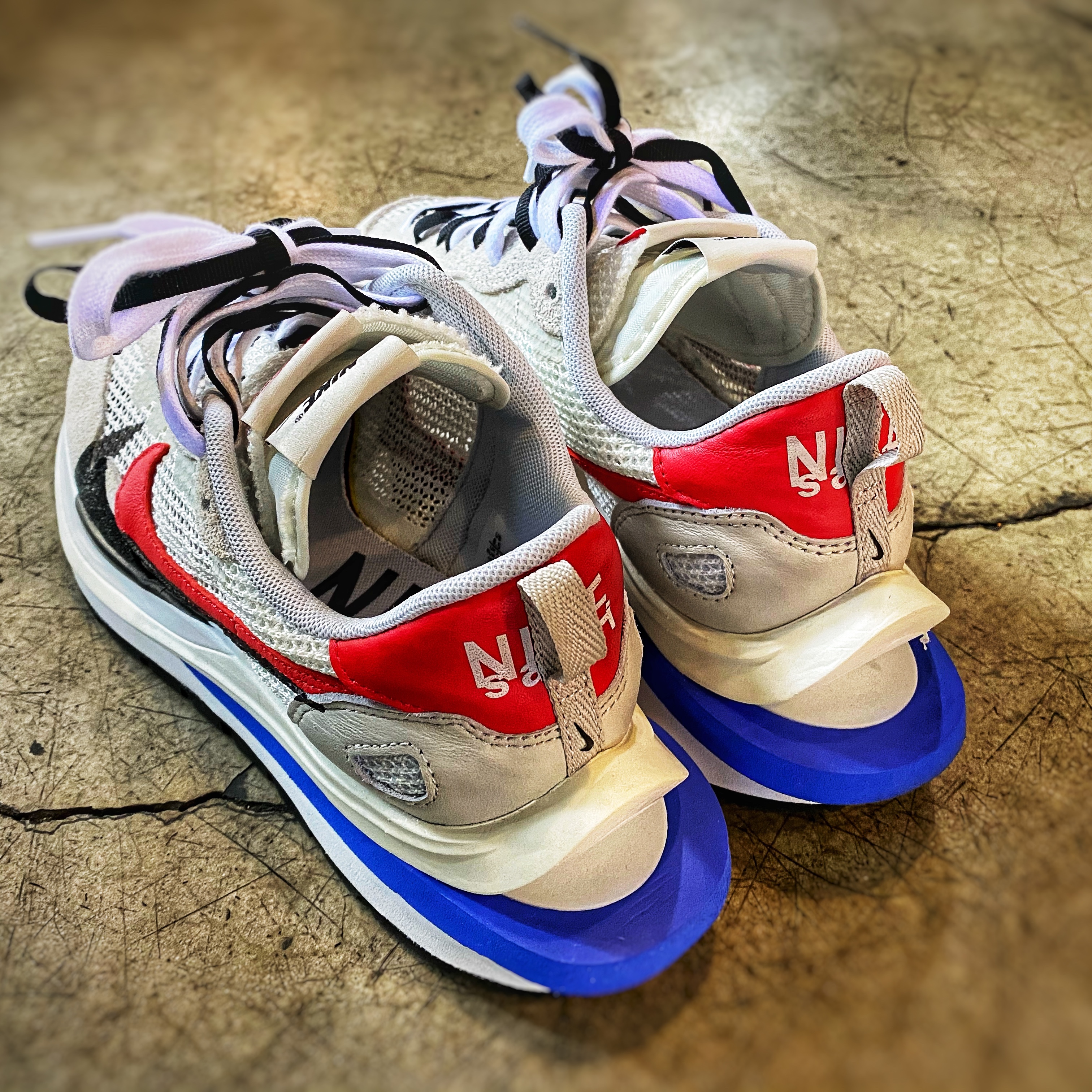 Nike x Sacai VaporWaffle Royal Fuchsia 착용 스타일 - 4