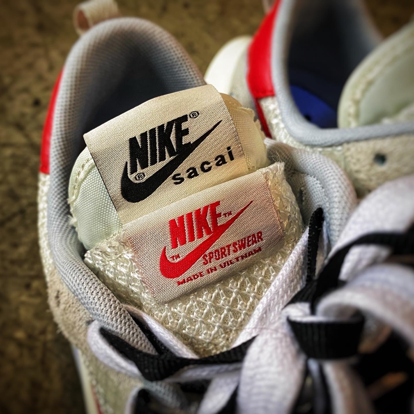 Nike x Sacai VaporWaffle Royal Fuchsia 착용 스타일 - 2