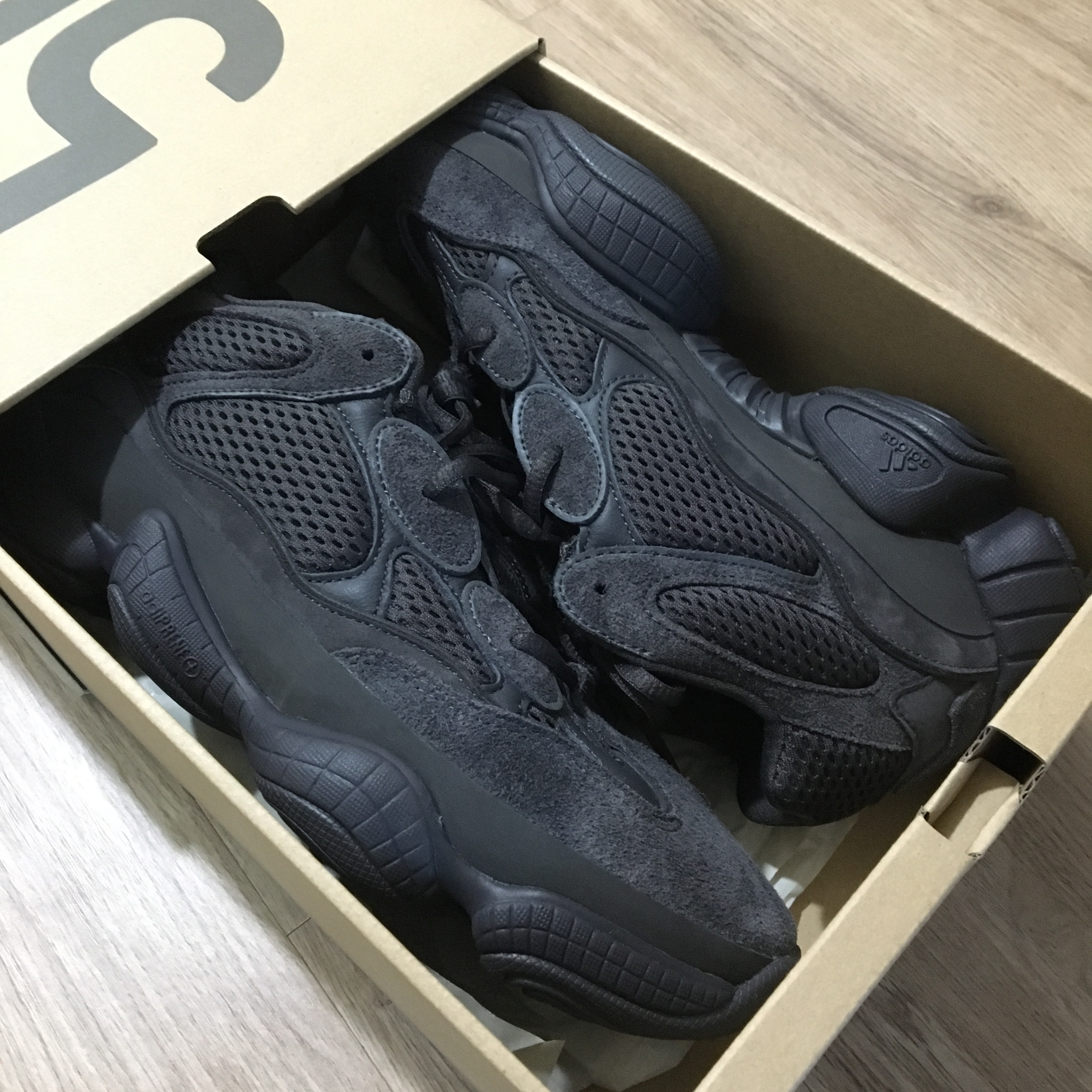 Adidas Yeezy 500 Utility Black 2018/2020 착용 스타일
