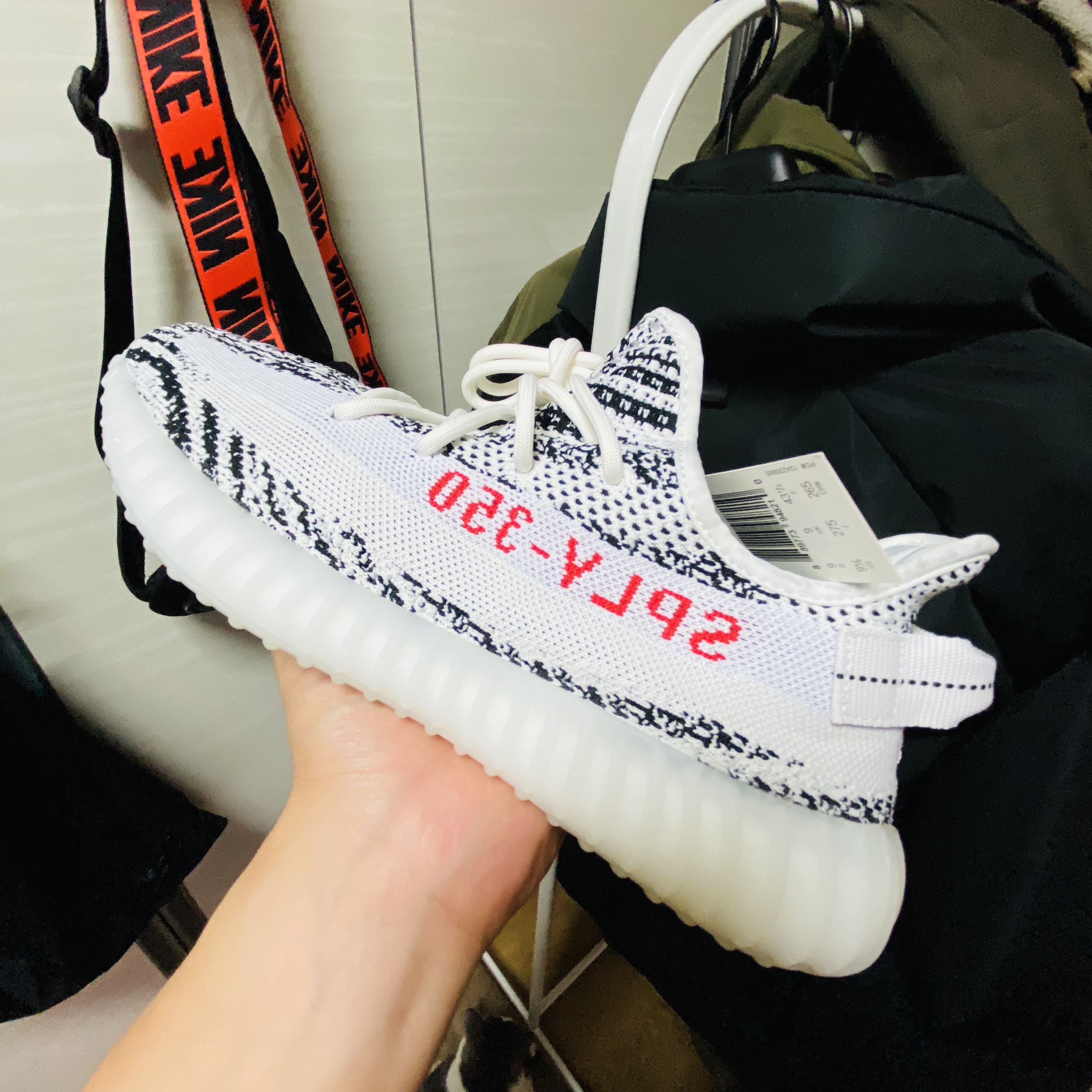 Adidas Yeezy Boost 350 V2 Flax 2020, Adidas Yeezy Boost 350 V2 Earth 착용 스타일 - 3