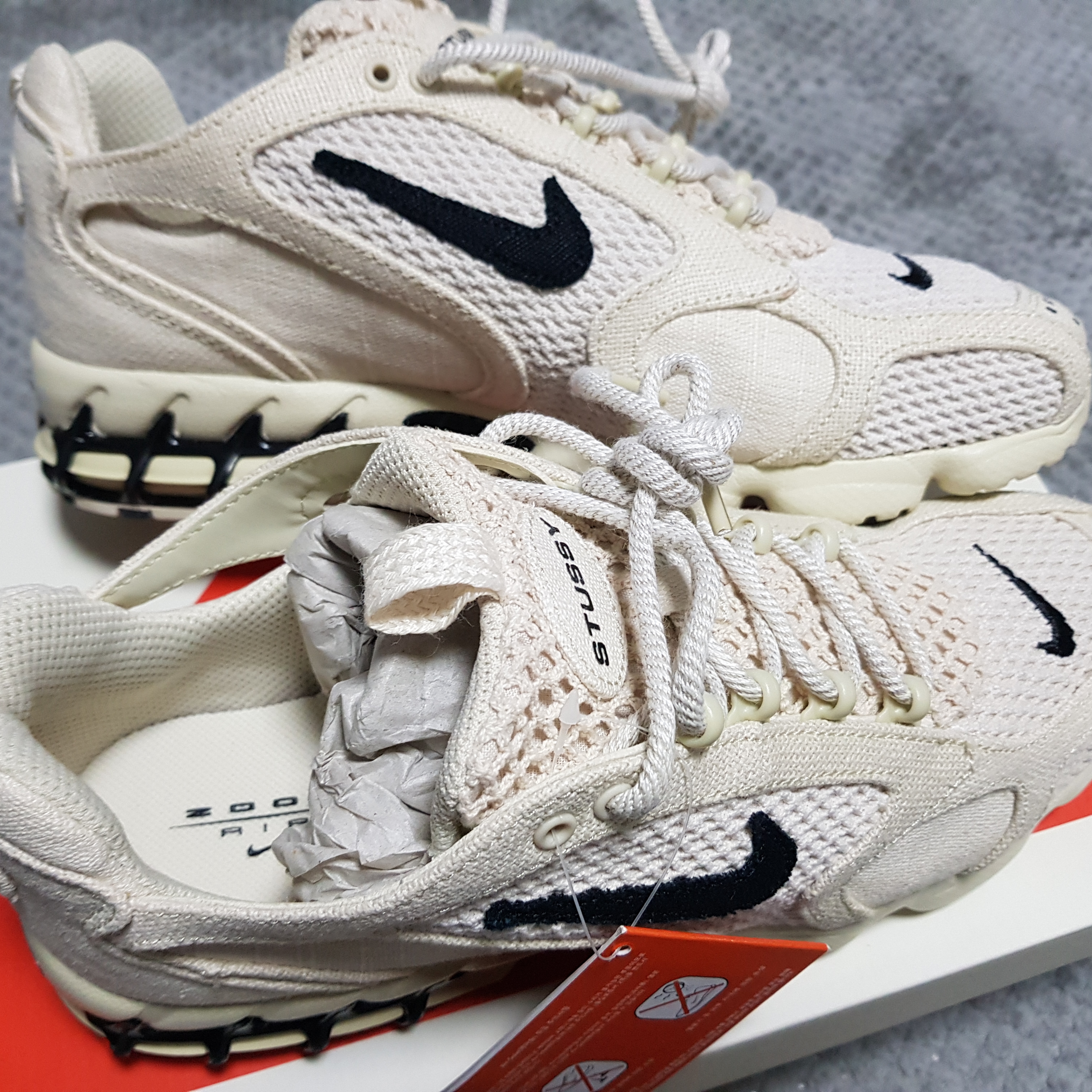 Nike x Stussy Air Zoom Spiridon Cage 2 Fossil 착용 스타일