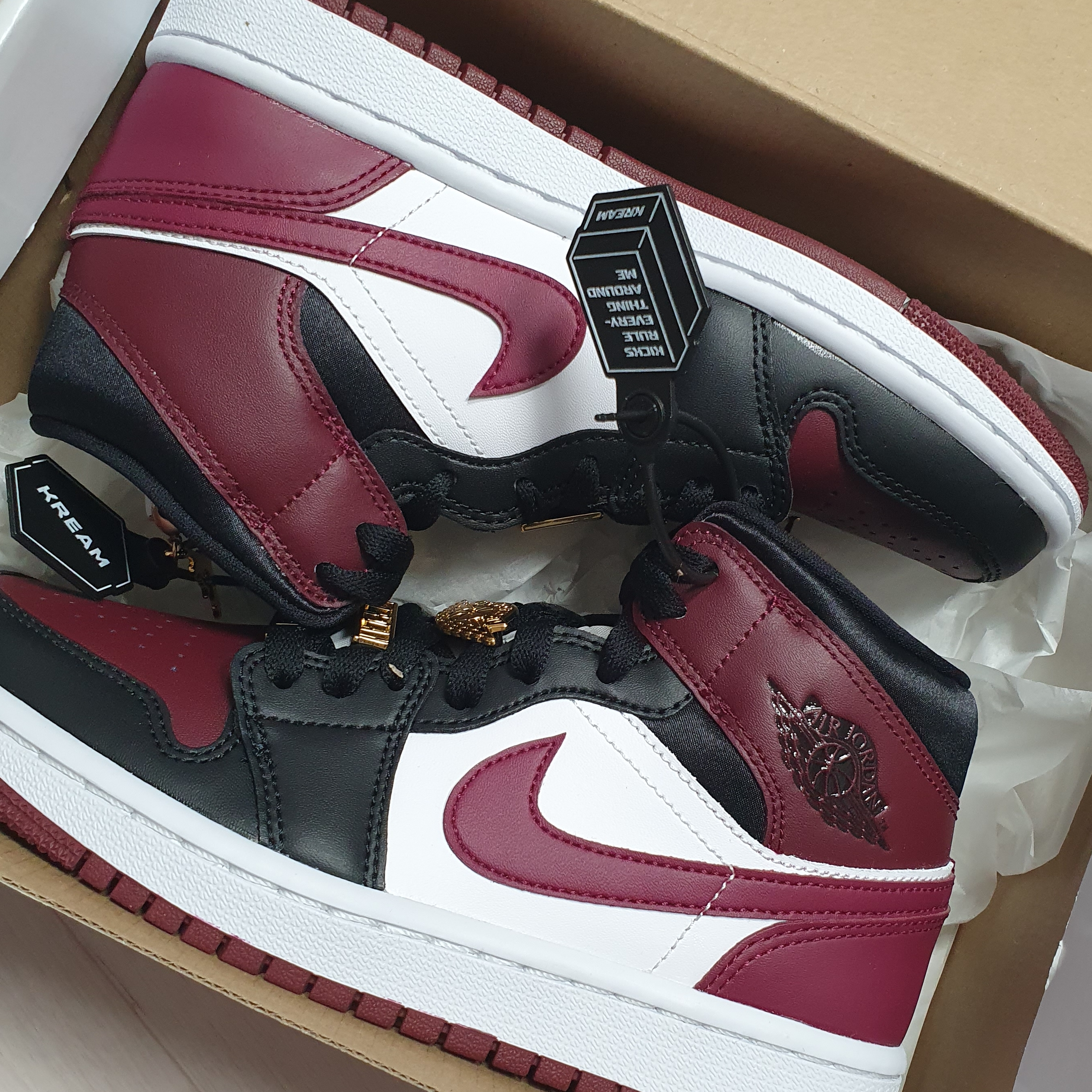(W) Jordan 1 Mid SE Dark Beetroot 착용 스타일