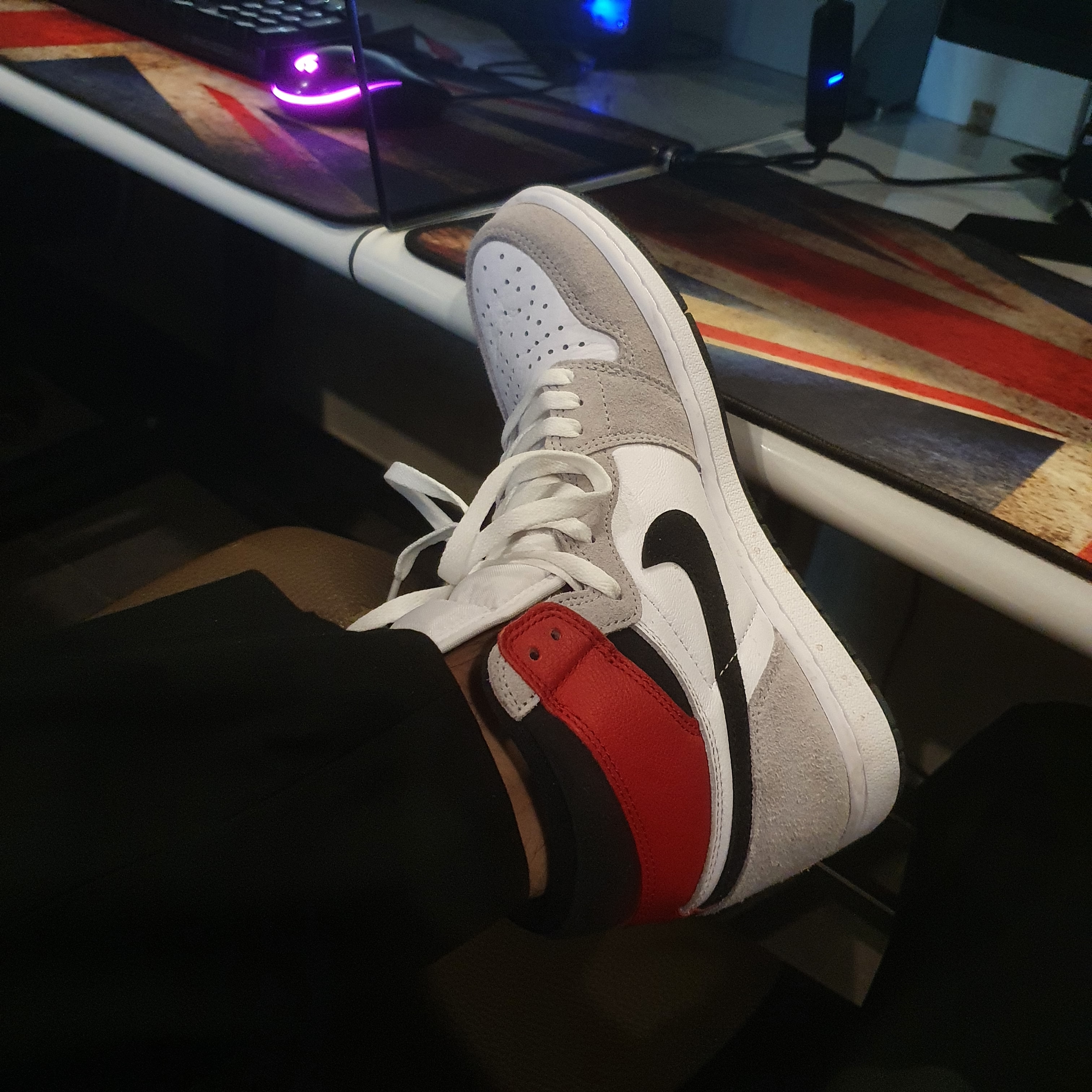 Jordan 1 Retro High OG Light Smoke Grey 착용 스타일