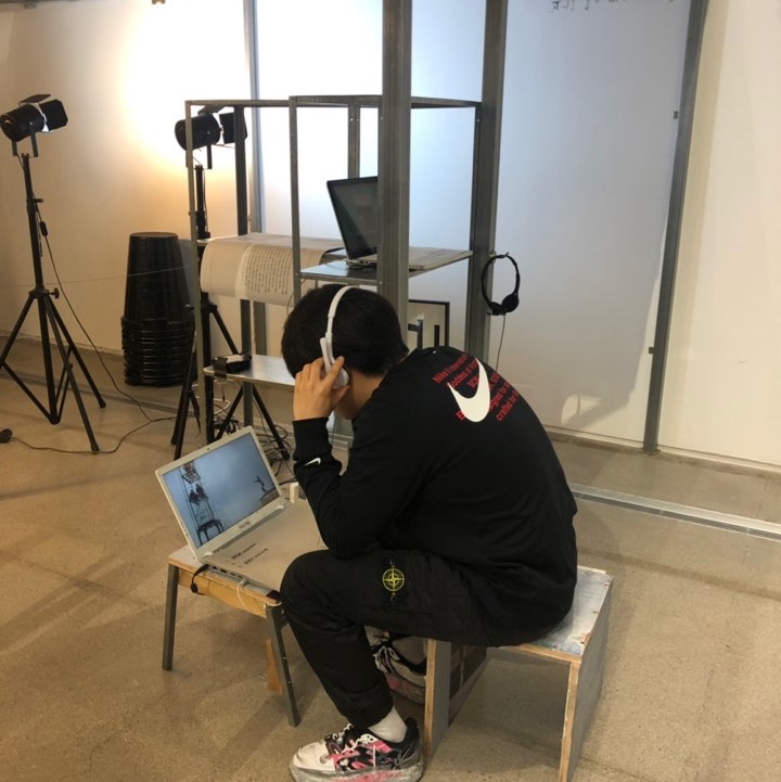 Maison Margiela Fusion Low Top Sneakers Black White Red 착용 스타일 - 3