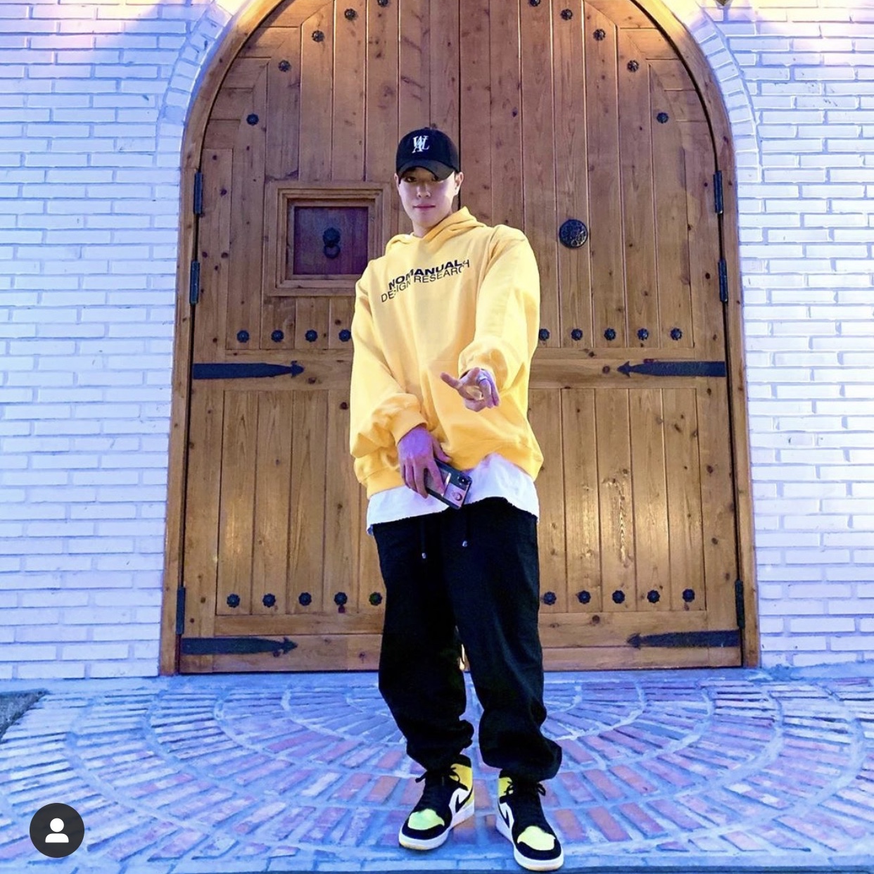 Jordan 1 Mid Yellow Toe Black 착용 스타일