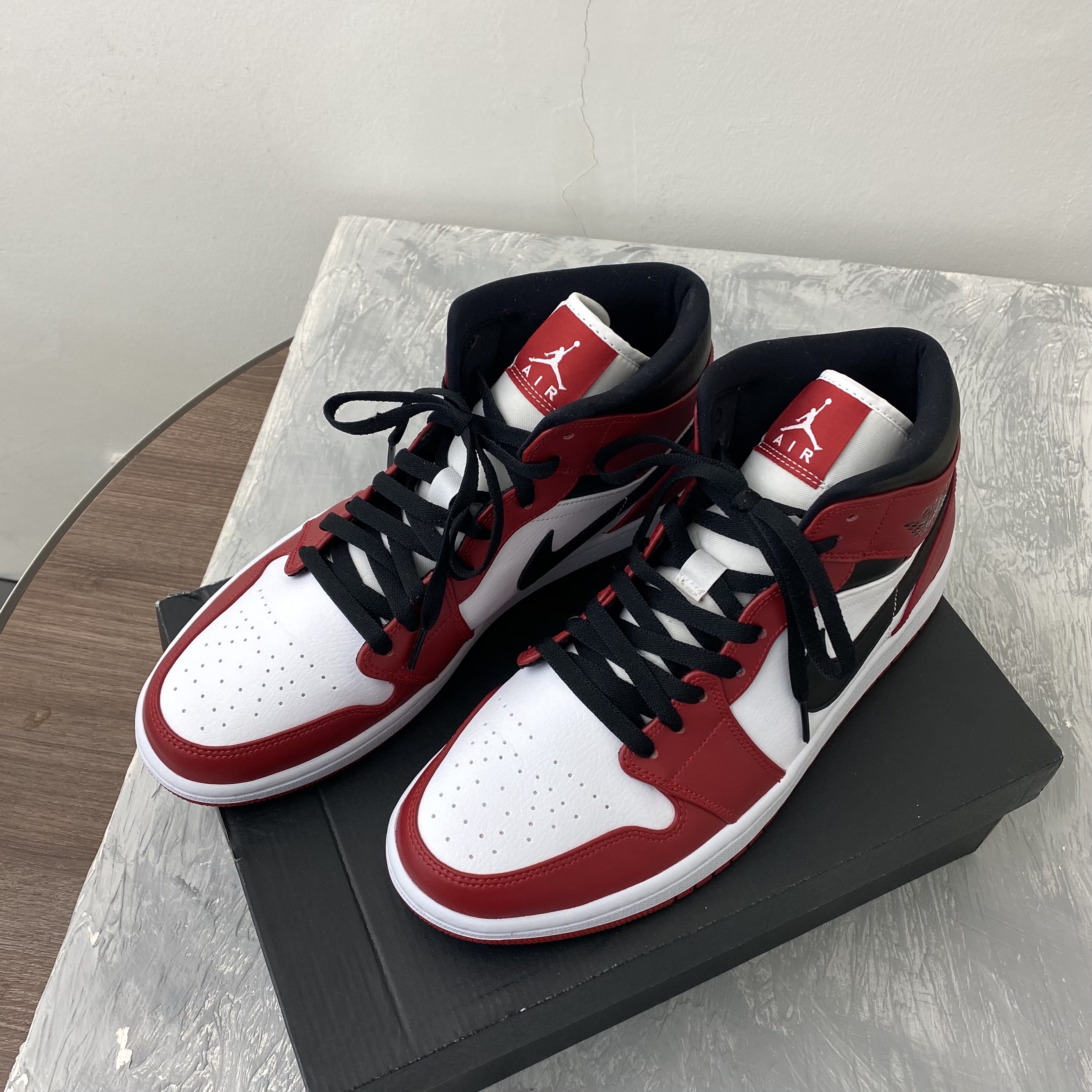 Jordan 1 Mid Chicago 2020 착용 스타일 - 3