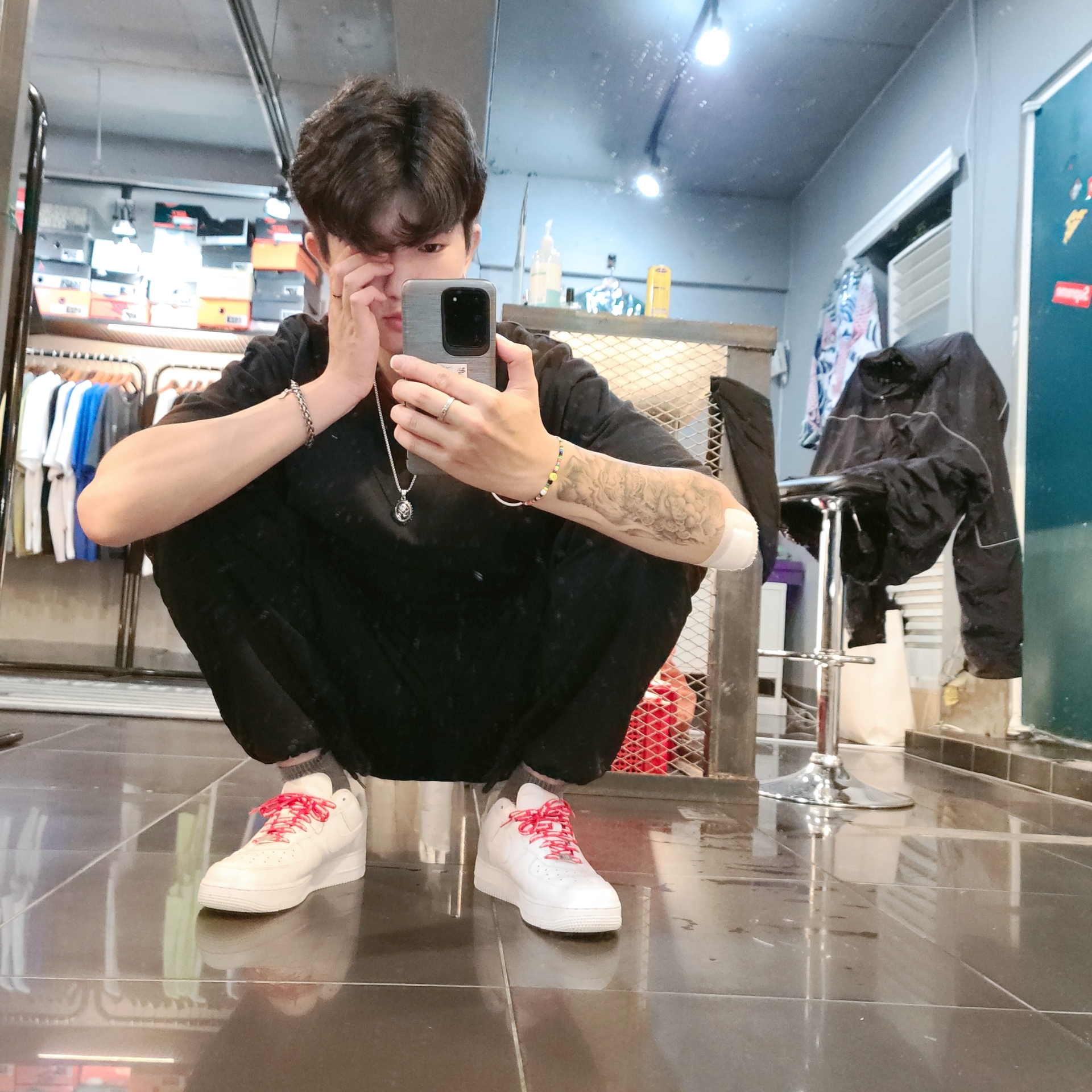 Nike x Supreme Air Force 1 Low White 착용 스타일