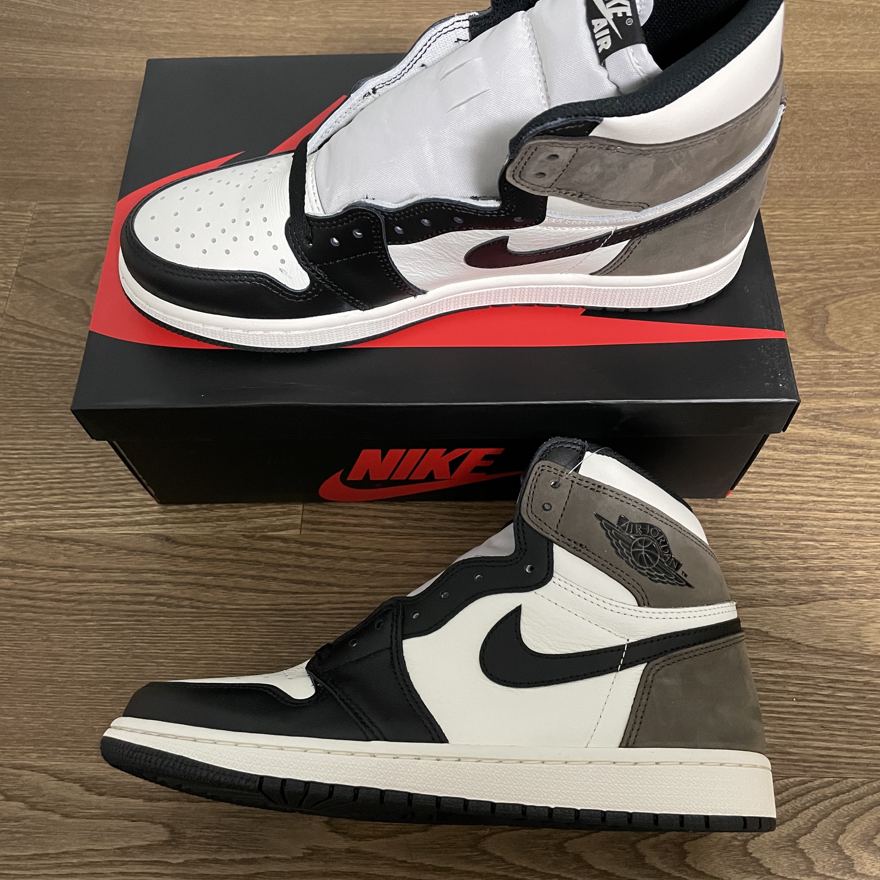 Jordan 1 Retro High OG Black Mocha 착용 스타일 - 2