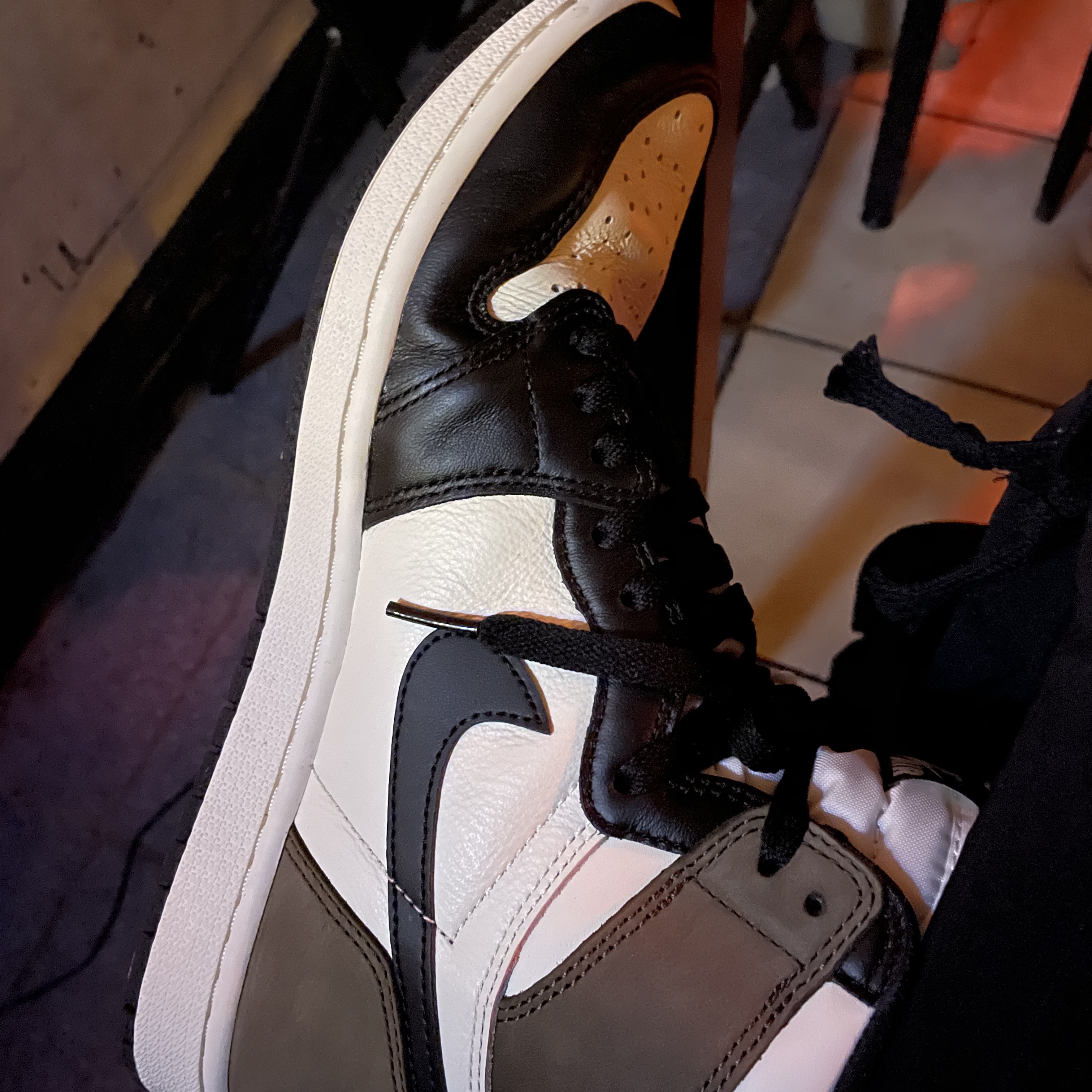 Jordan 1 Retro High OG Black Mocha 착용 스타일