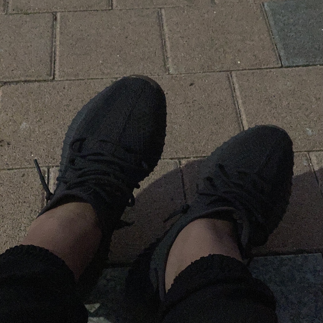 Adidas Yeezy Boost 350 V2 Cinder 착용 스타일