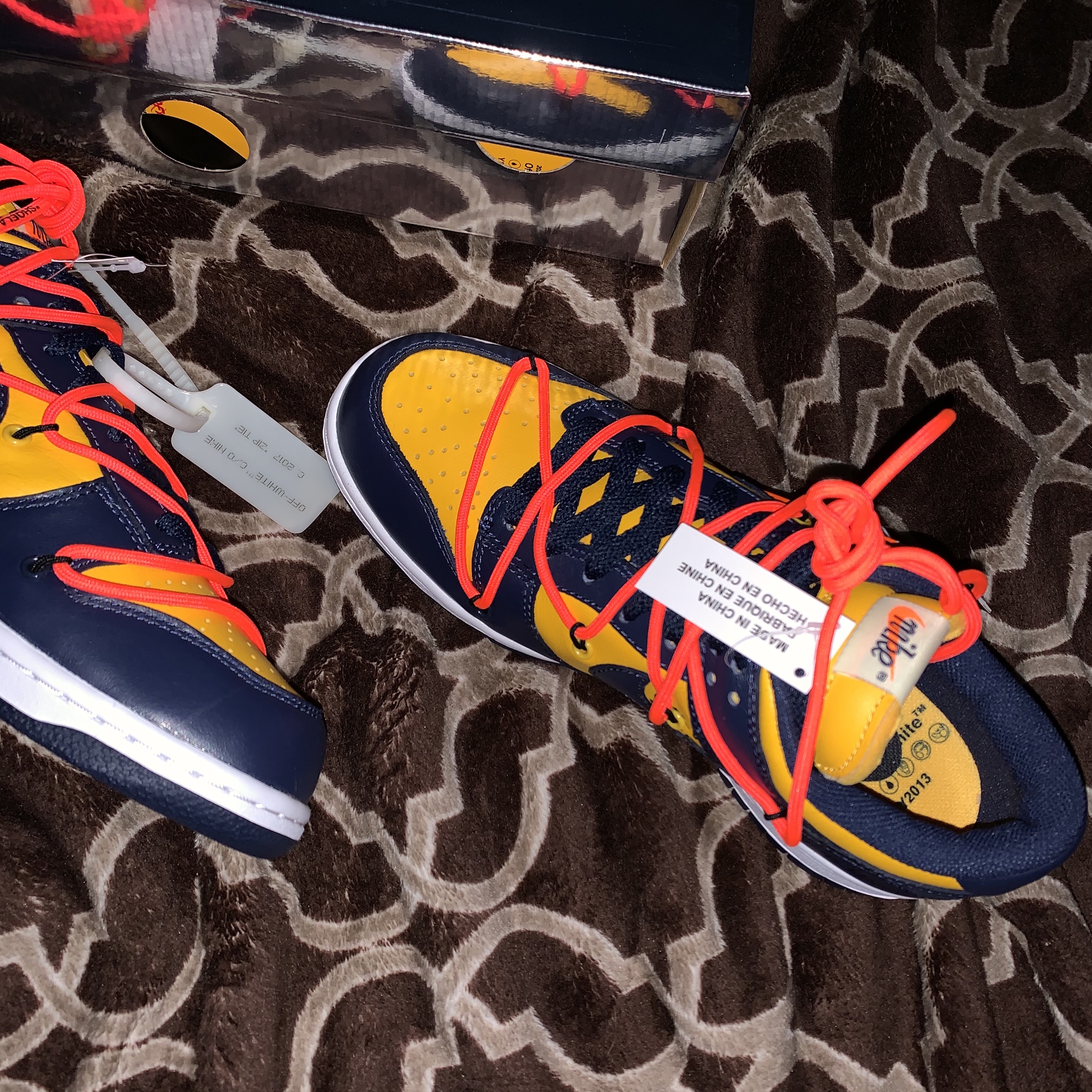 Nike x Off-White Dunk Low University Gold Midnight Navy 착용 스타일