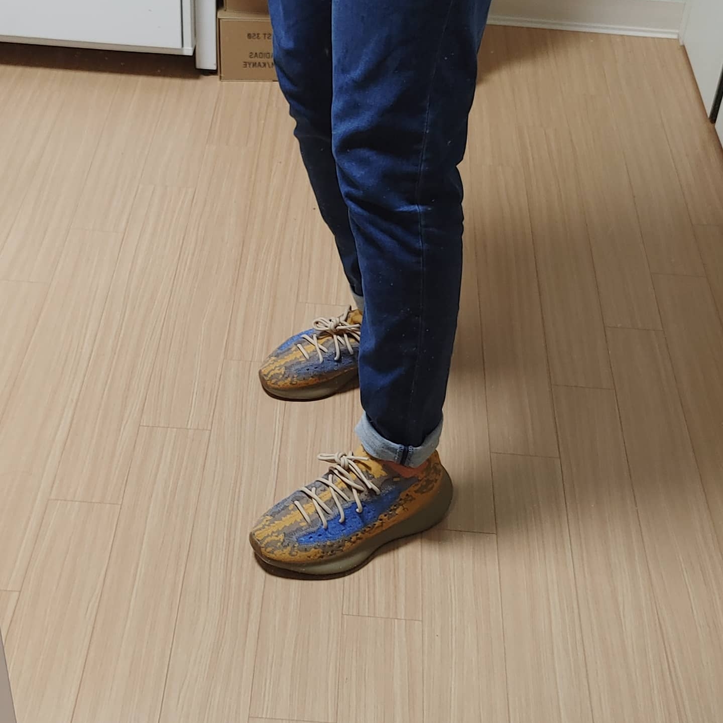 Adidas Yeezy Boost 380 Blue Oat - Non-Reflective 착용 스타일
