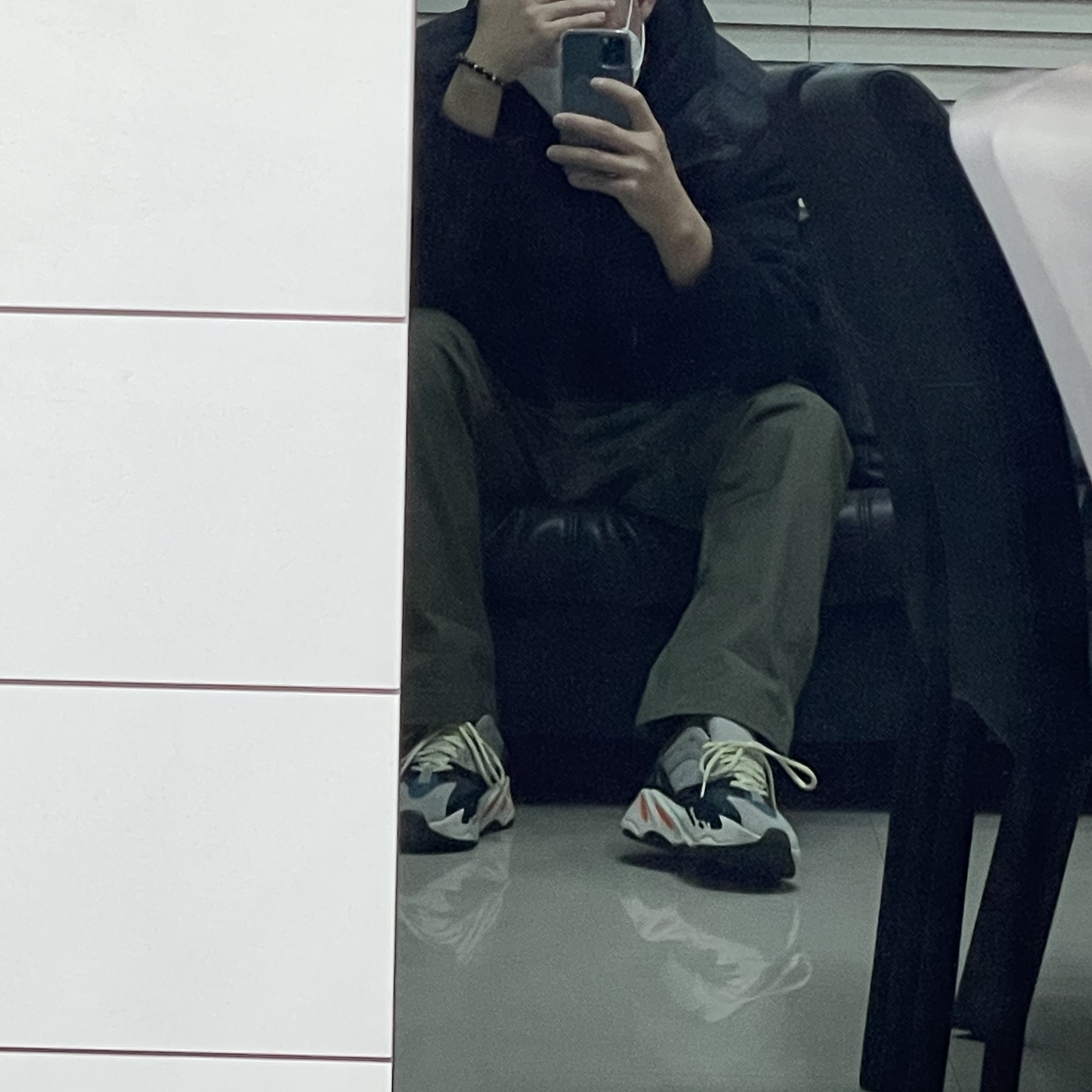 Adidas Yeezy Boost 700 Wave Runner Solid Grey 2017/2019 착용 스타일