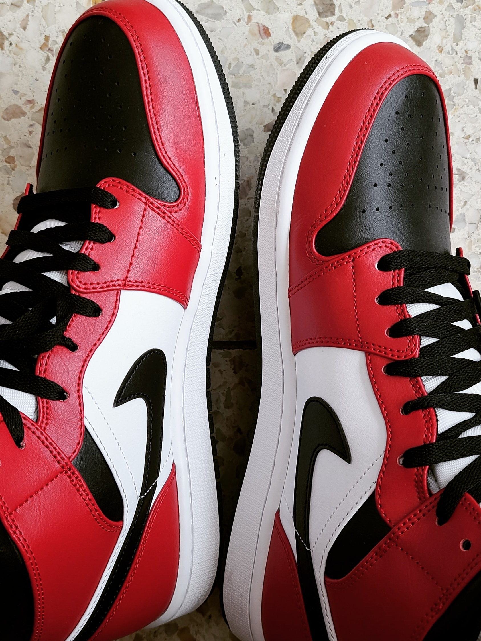 Jordan 1 Mid Chicago Black Toe 착용 스타일