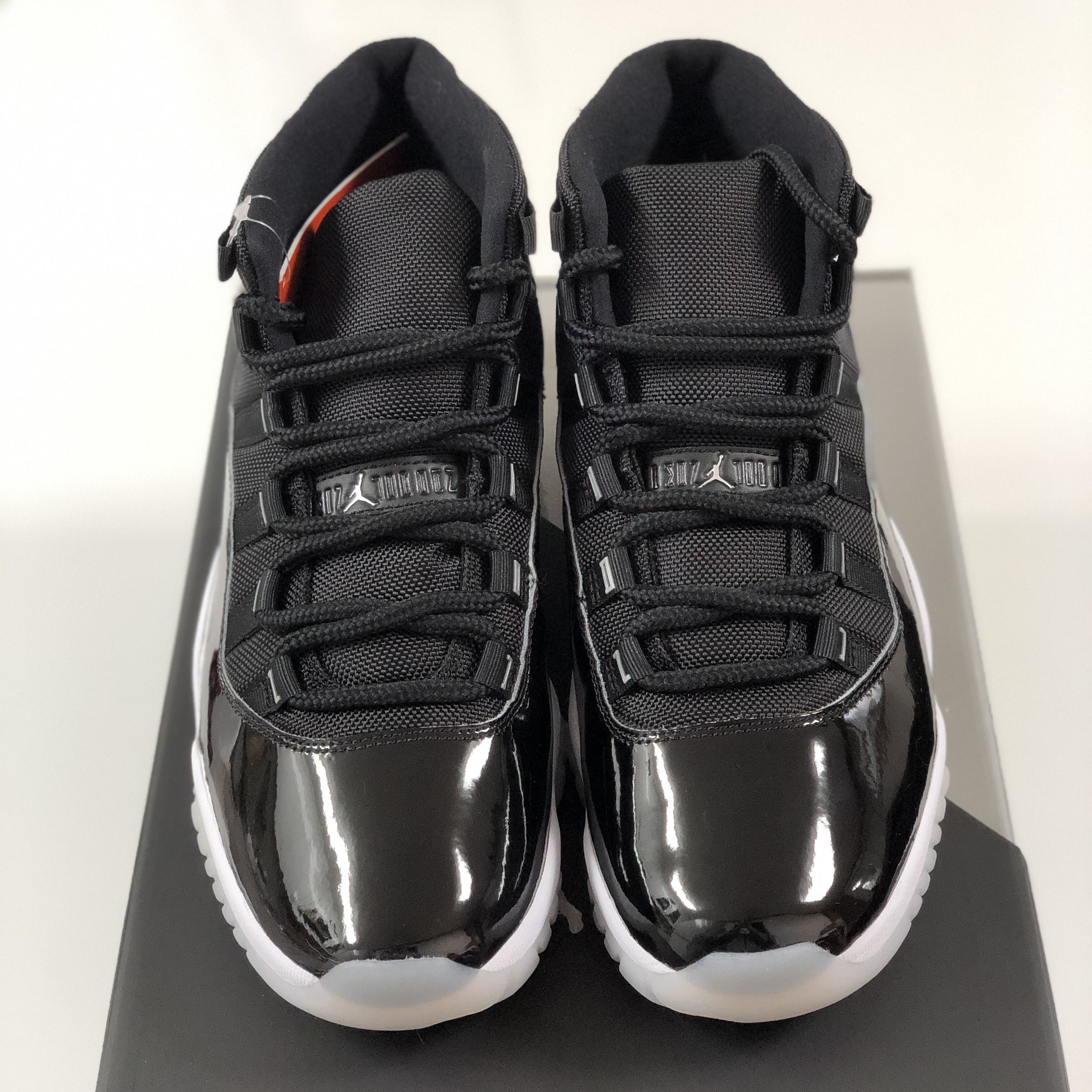 Jordan 11 Retro Jubilee 착용 스타일 - 3