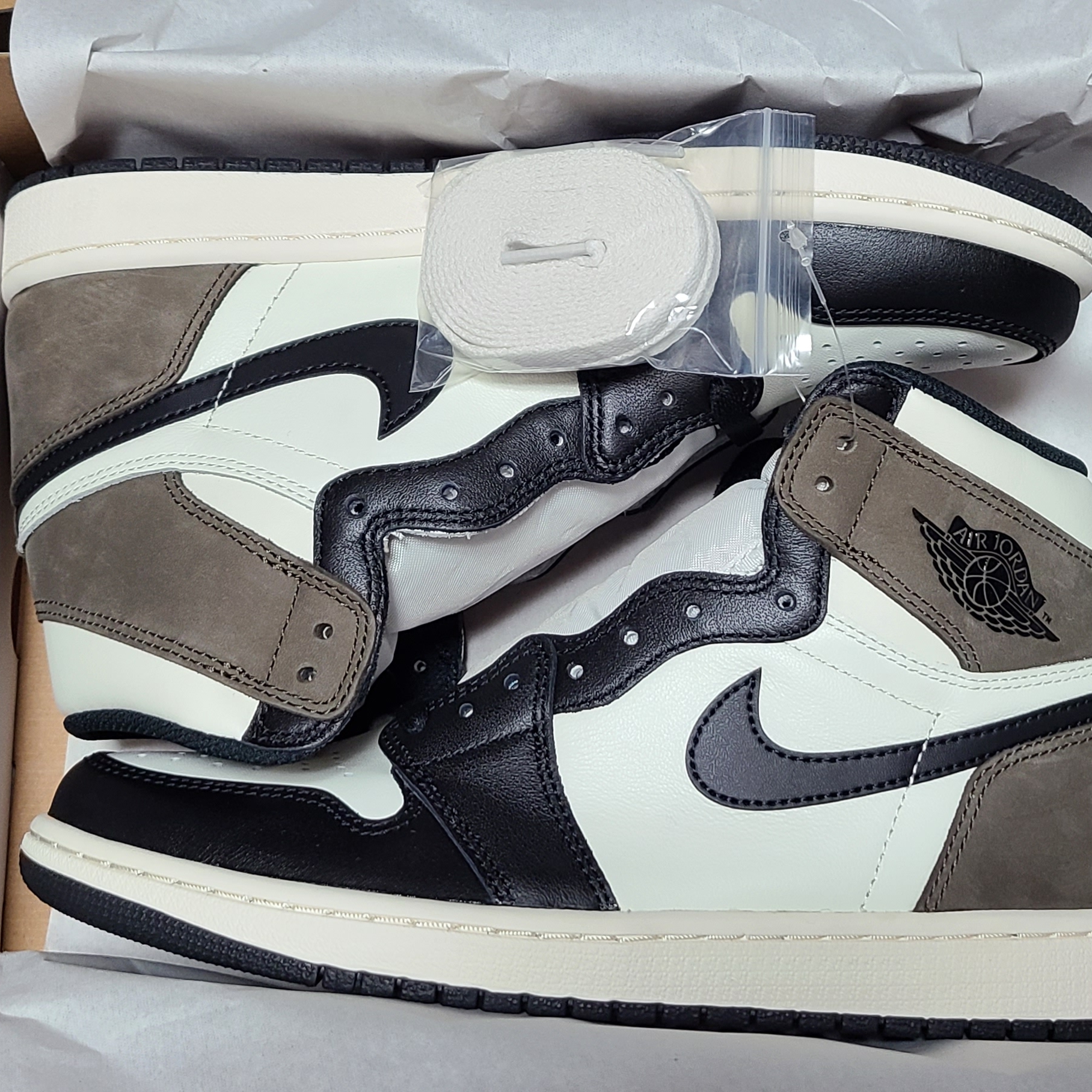 Jordan 1 Retro High OG Black Mocha 착용 스타일