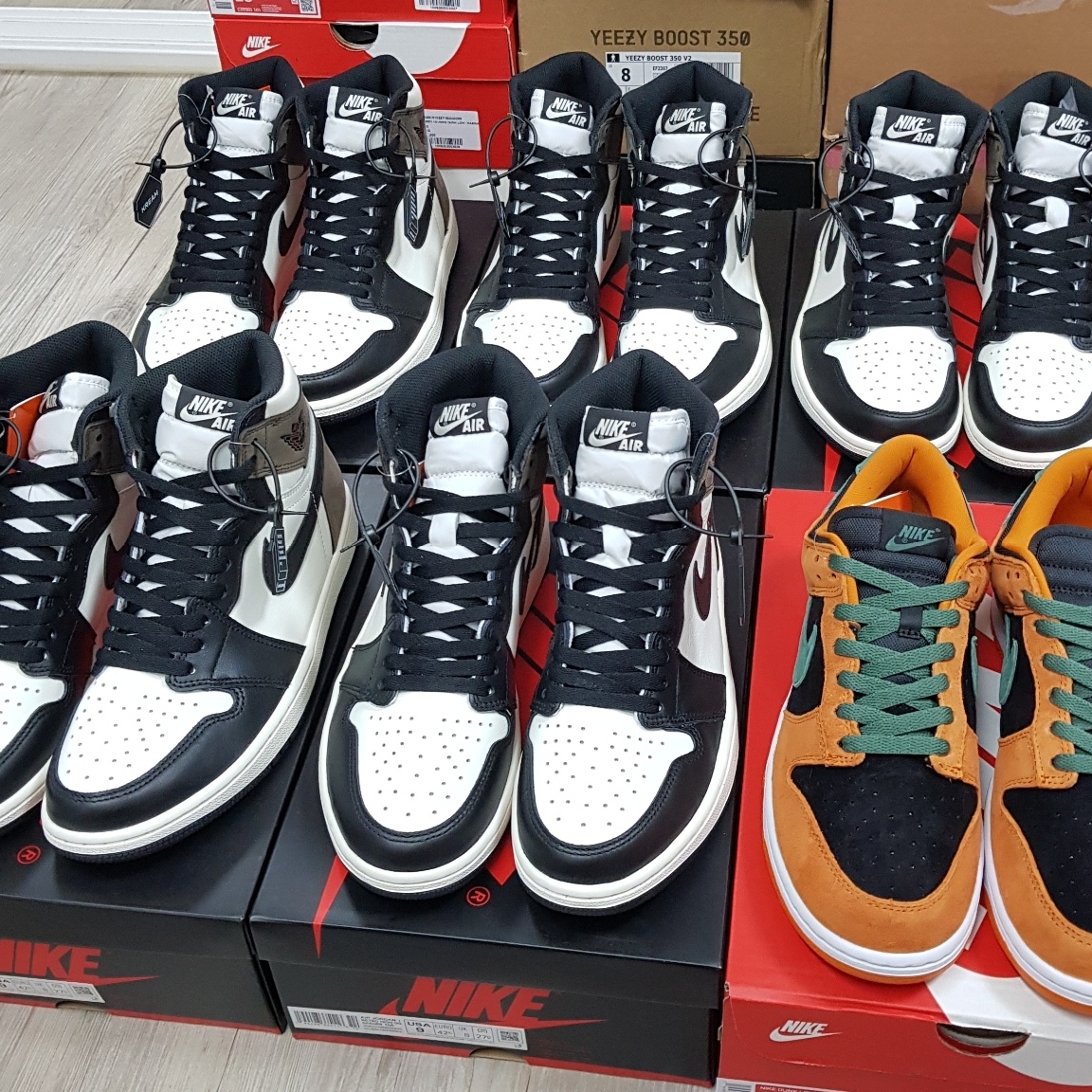 Jordan 1 Retro High OG Black Mocha, Nike Dunk Low SP Ceramic 착용 스타일