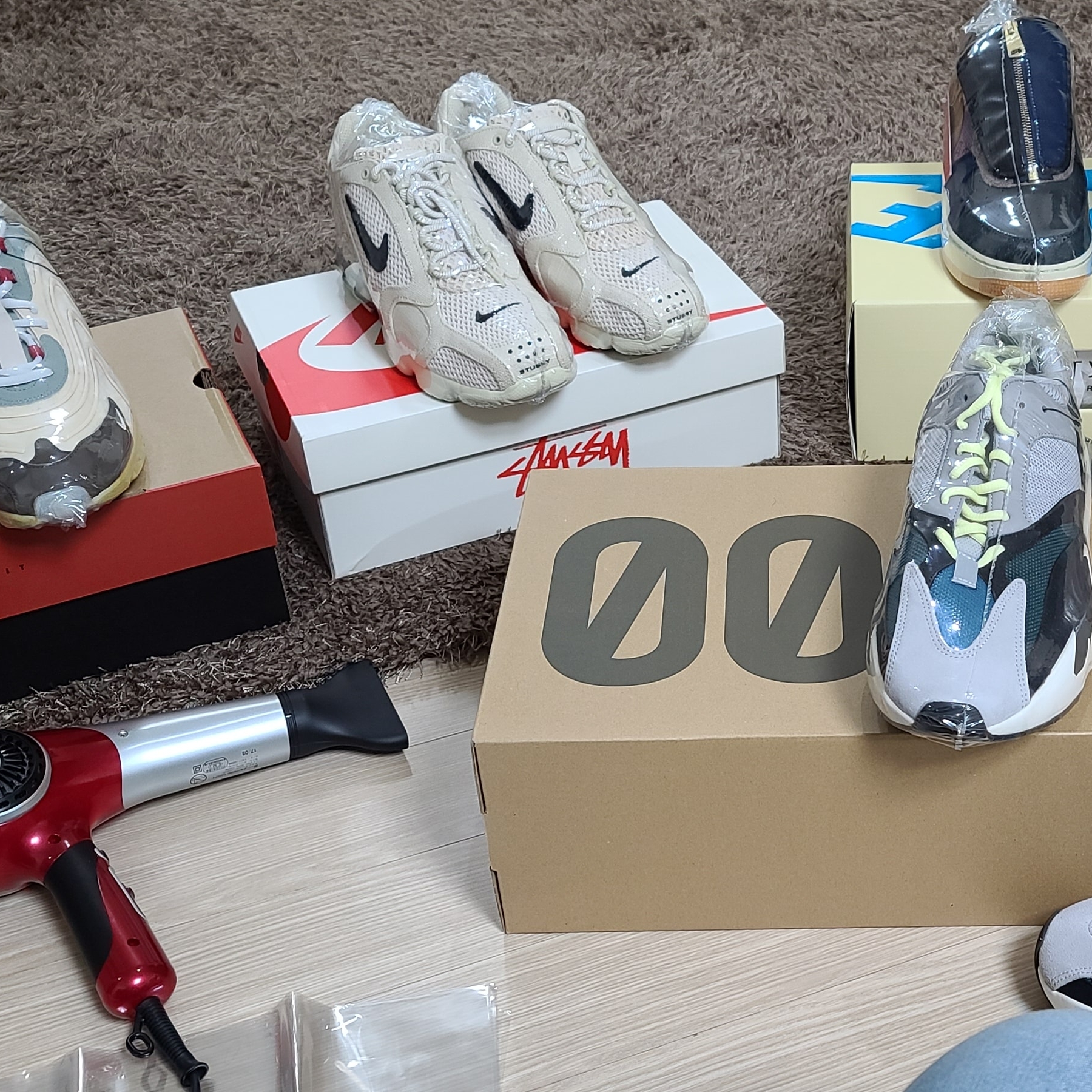 Nike x Travis Scott Air Force 1 Low Cactus Jack, Nike x Travis Scott Air Max 270 React Cactus Trails 착용 스타일