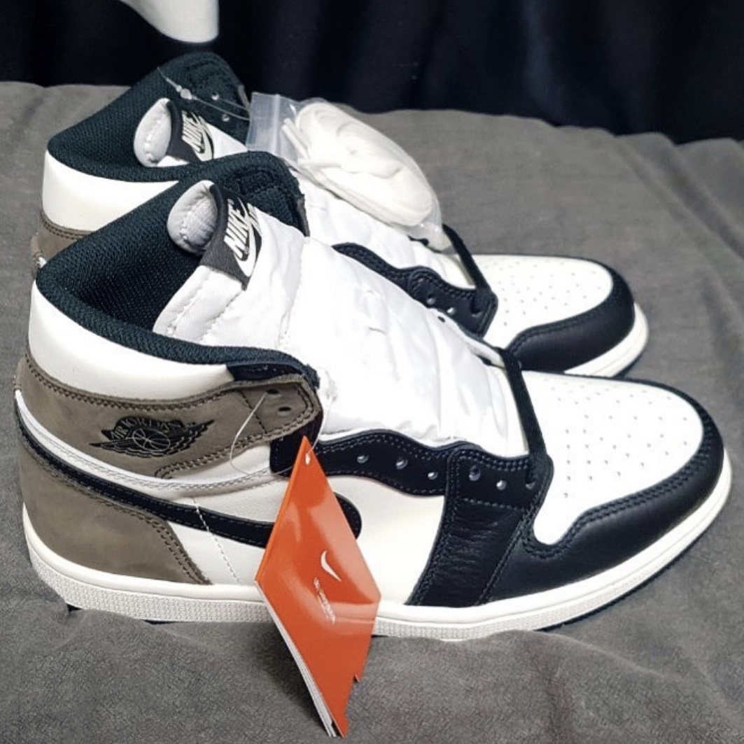 Jordan 1 Retro High OG Black Mocha 착용 스타일