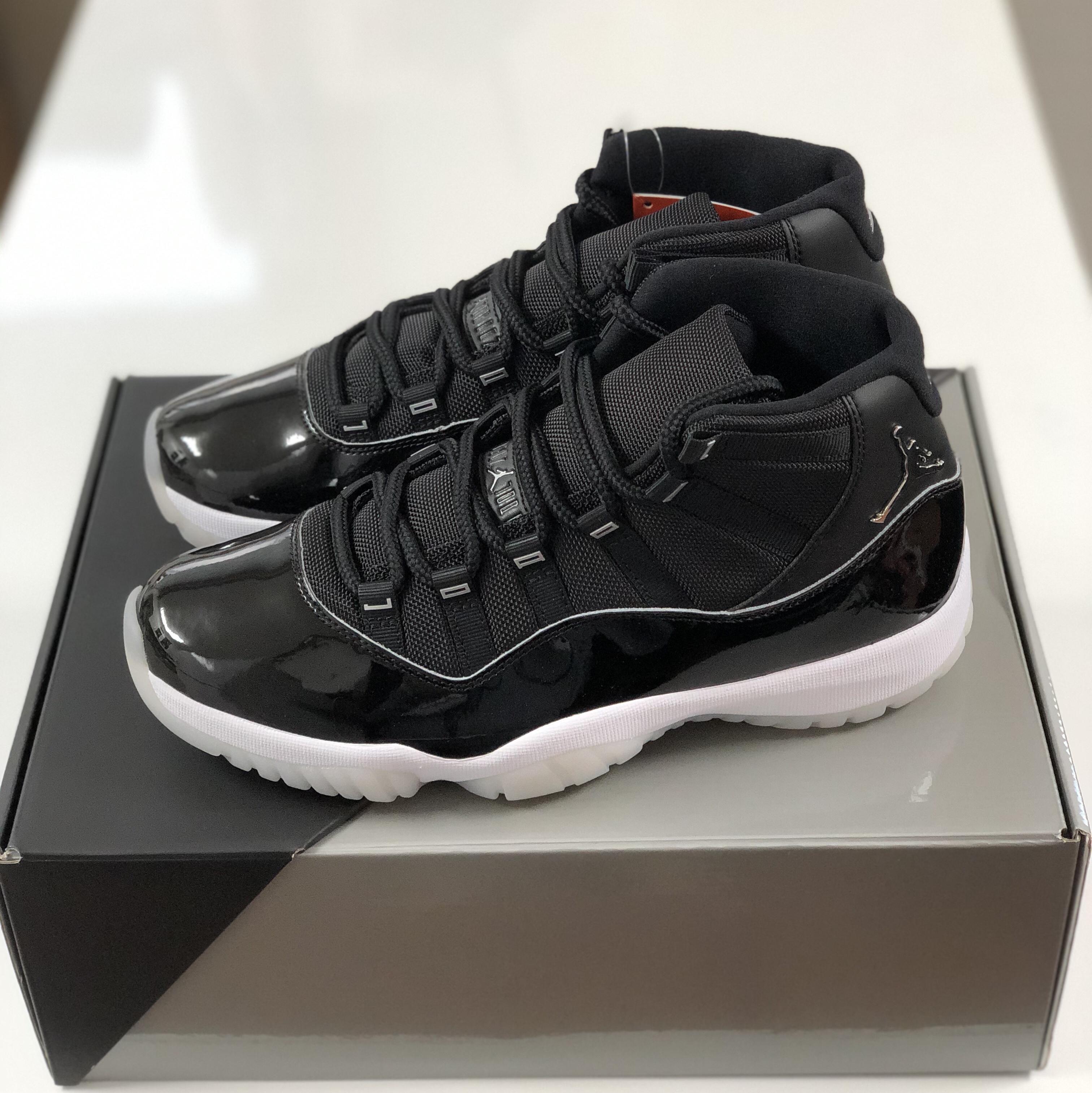 Jordan 11 Retro Jubilee 착용 스타일 - 2