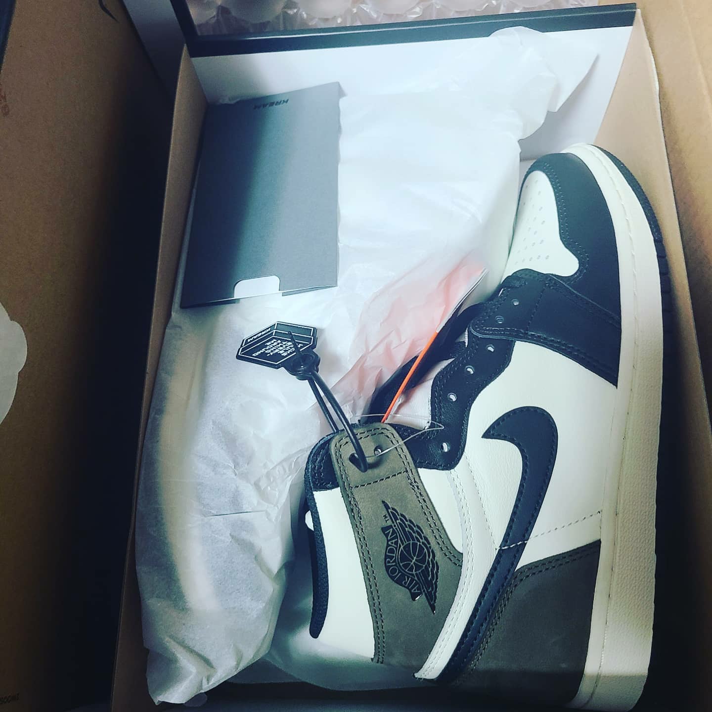 Jordan 1 Retro High OG Black Mocha, Nike x Peaceminusone Air Force 1 Low Para-Noise 2.0 착용 스타일 - 1