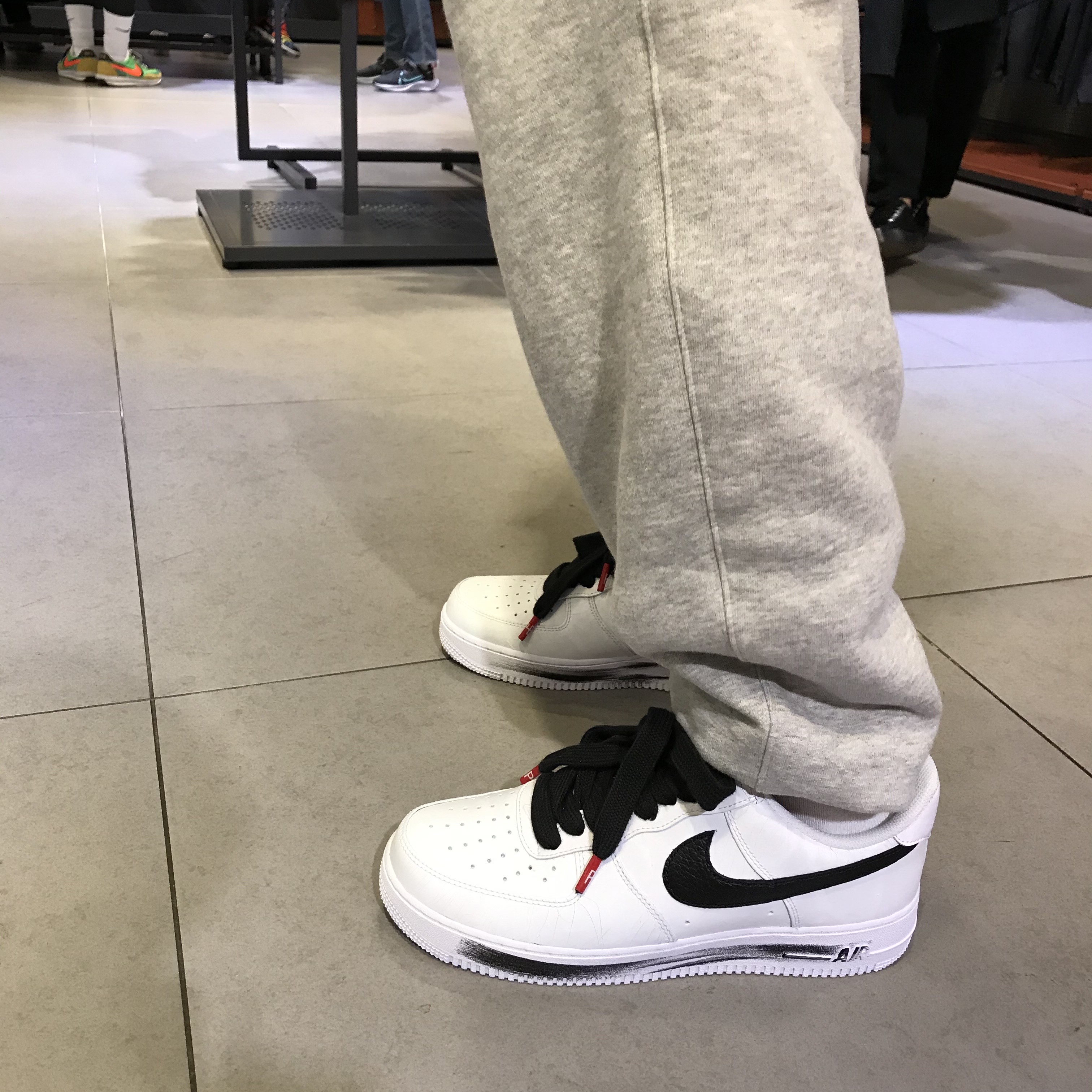 Nike x Peaceminusone Air Force 1 Low Para-Noise 2.0 착용 스타일 - 2