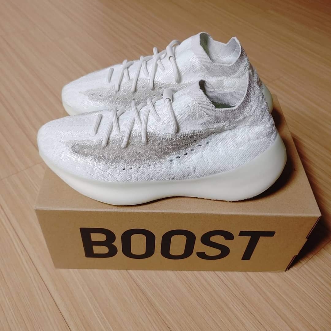 Adidas Yeezy Boost 380 Calcite Glow 착용 스타일 - 4