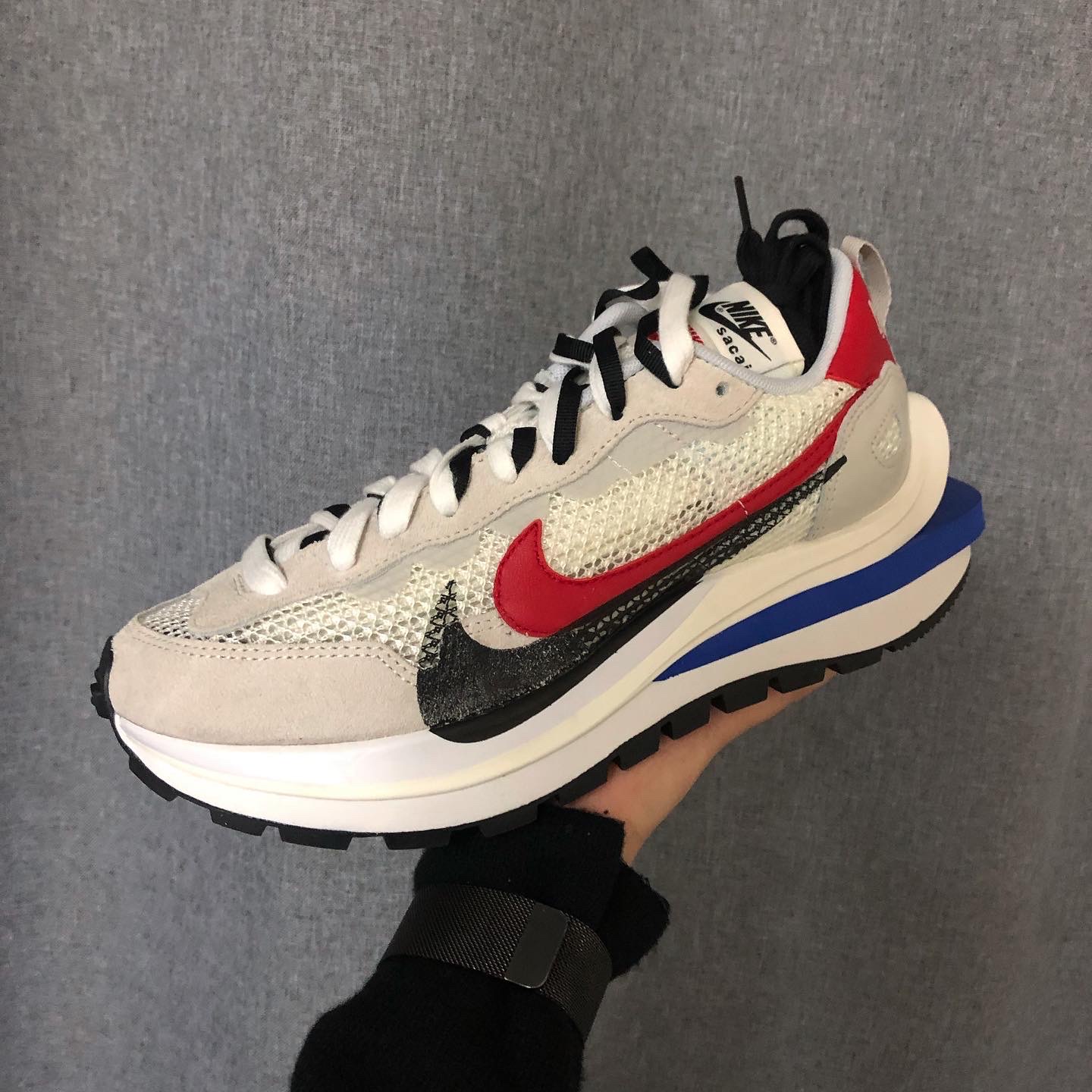 Nike x Sacai VaporWaffle Royal Fuchsia 착용 스타일