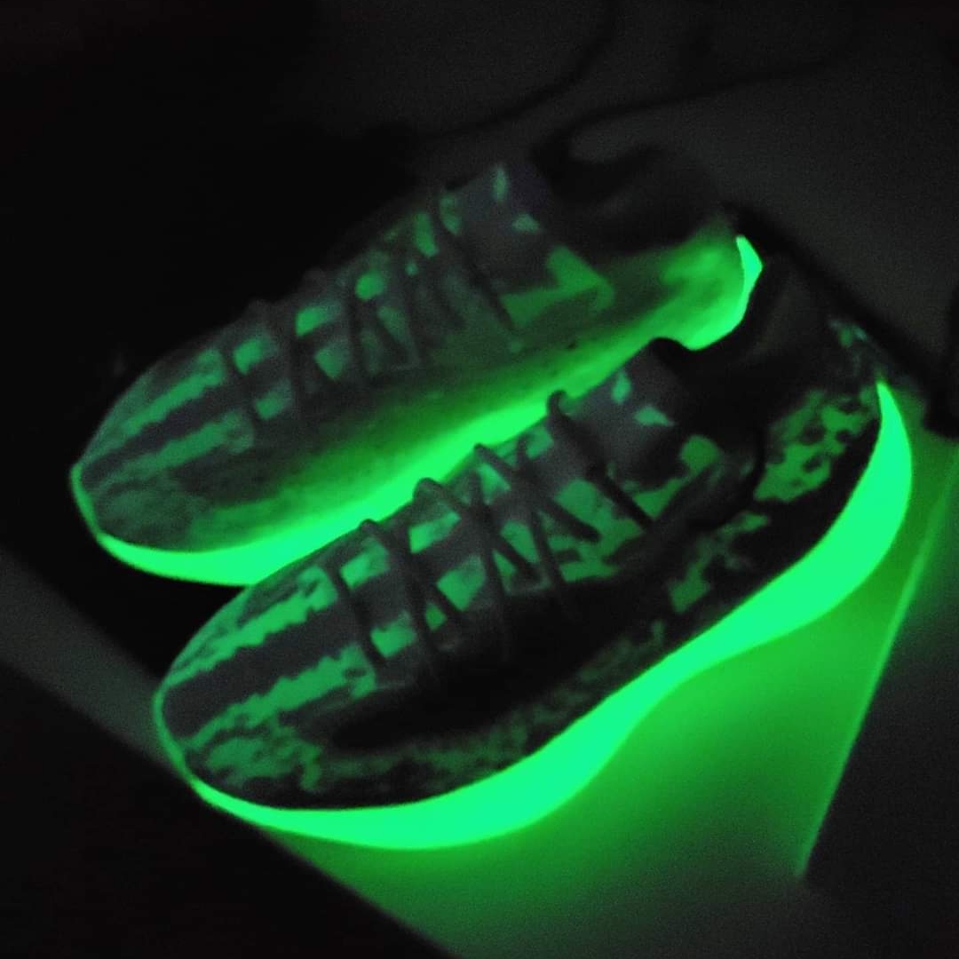Adidas Yeezy Boost 380 Calcite Glow 착용 스타일 - 5
