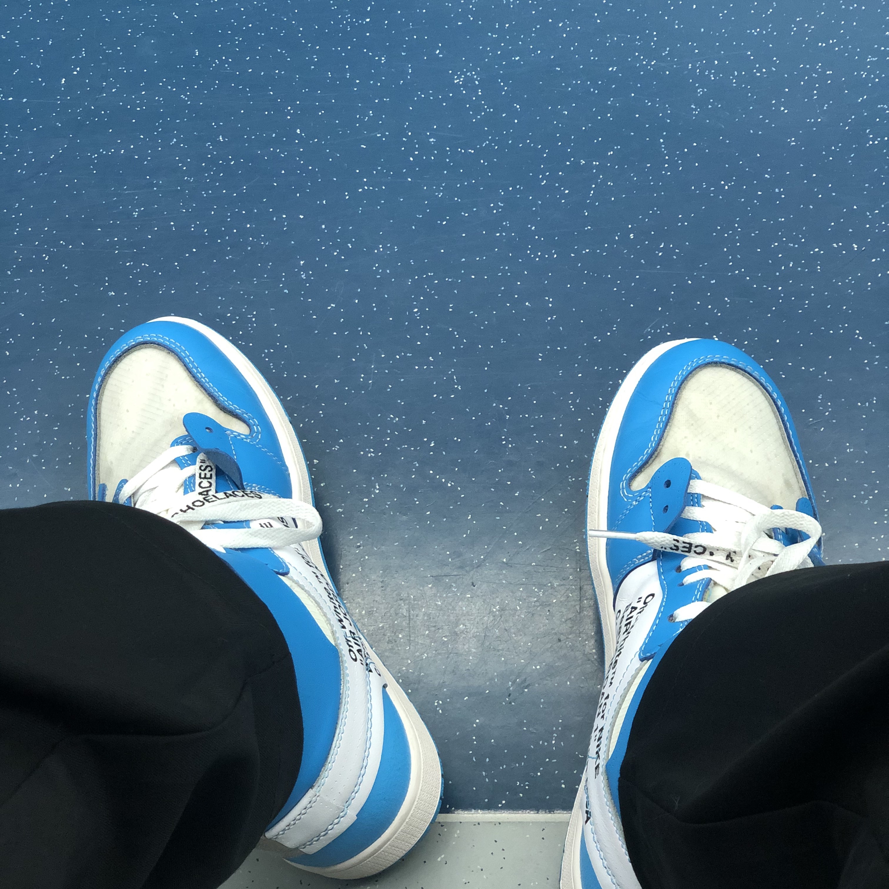 Jordan 1 x Off-White Retro High University Blue 착용 스타일