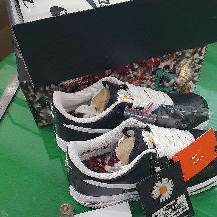 Nike x Peaceminusone Air Force 1 Low Para-Noise 착용 스타일