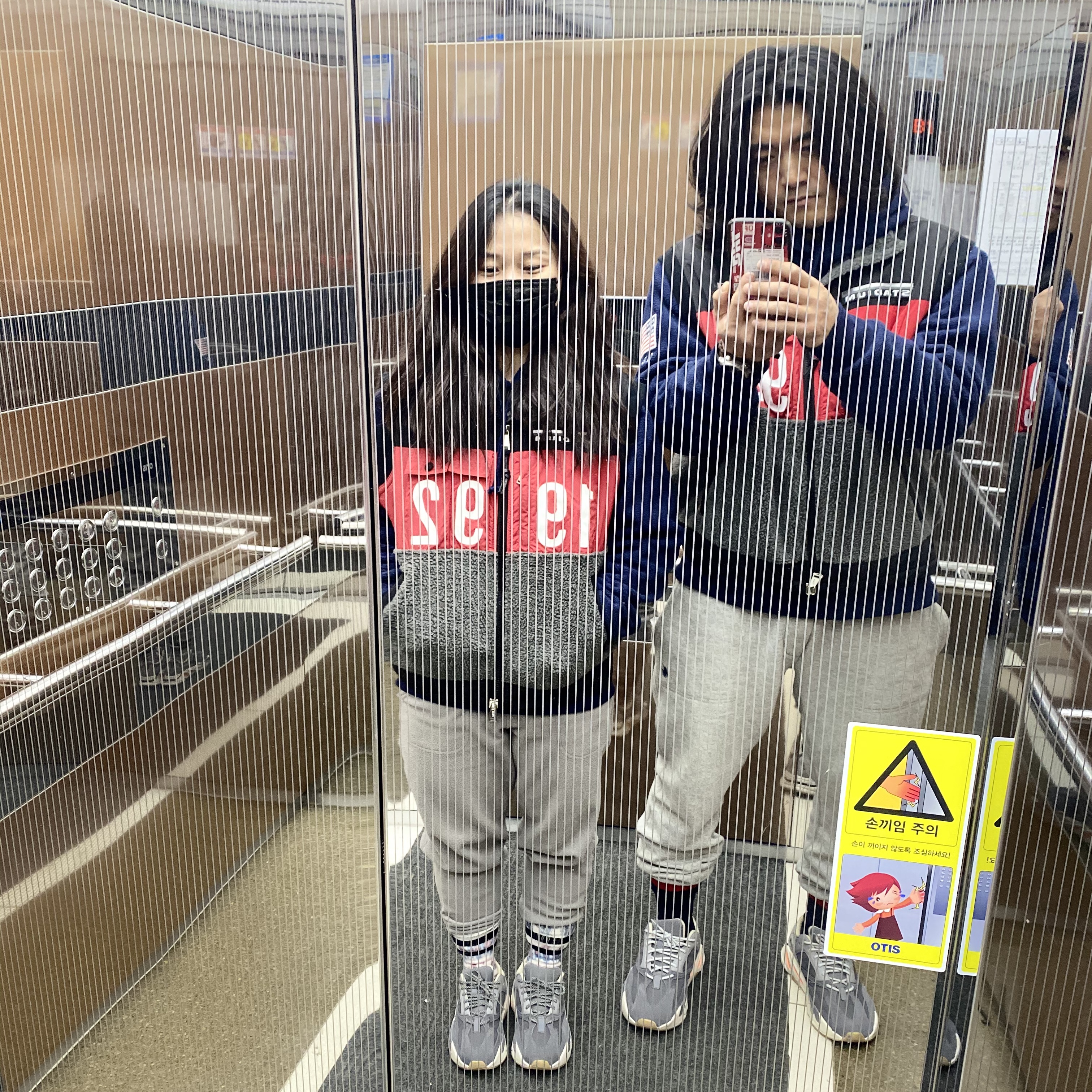 Adidas Yeezy Boost 700 Magnet 착용 스타일