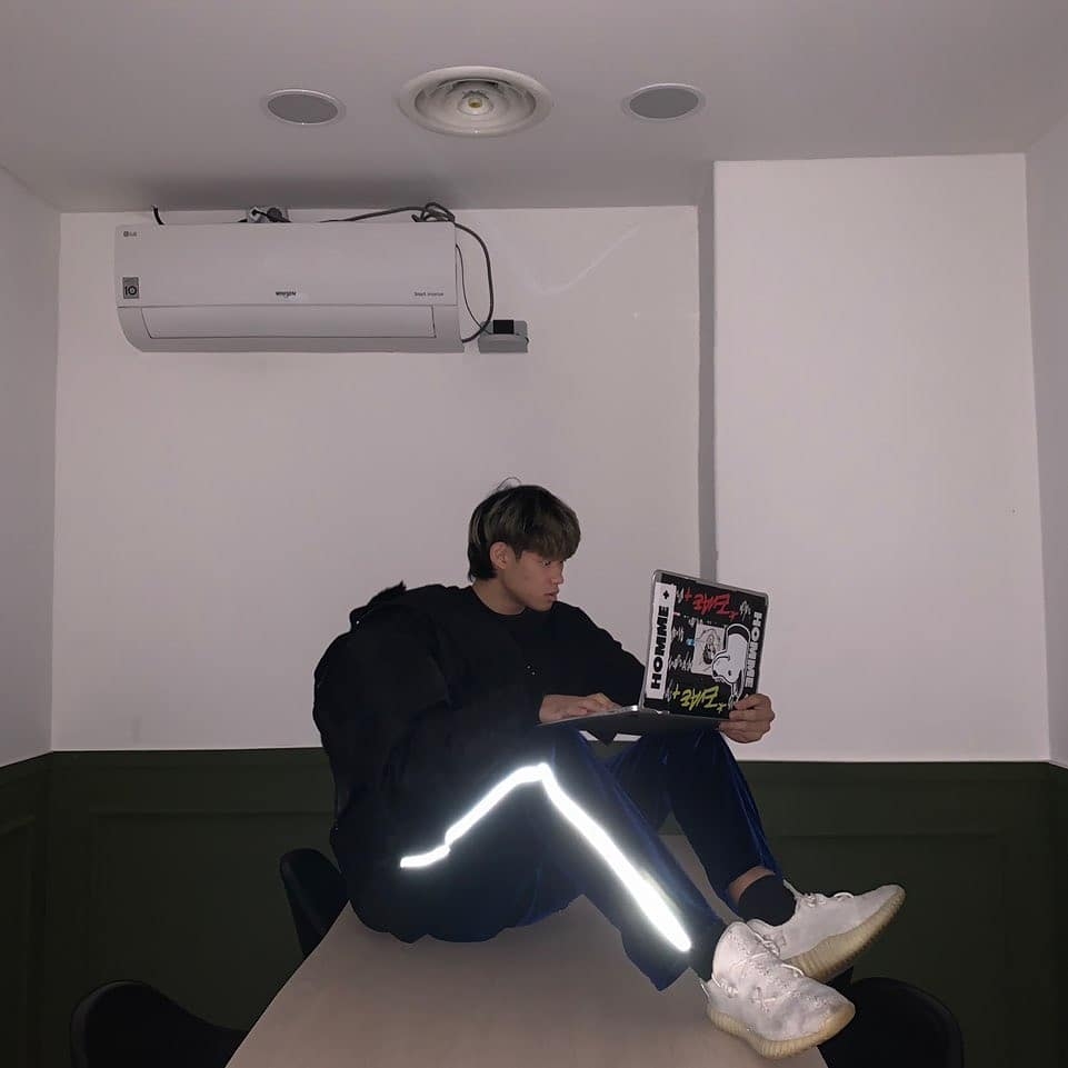 Adidas Yeezy Boost 350 V2 Cream/Triple White 착용 스타일 - 2