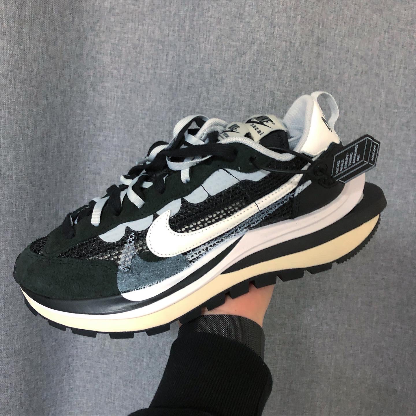 Nike x Sacai VaporWaffle Black White 착용 스타일