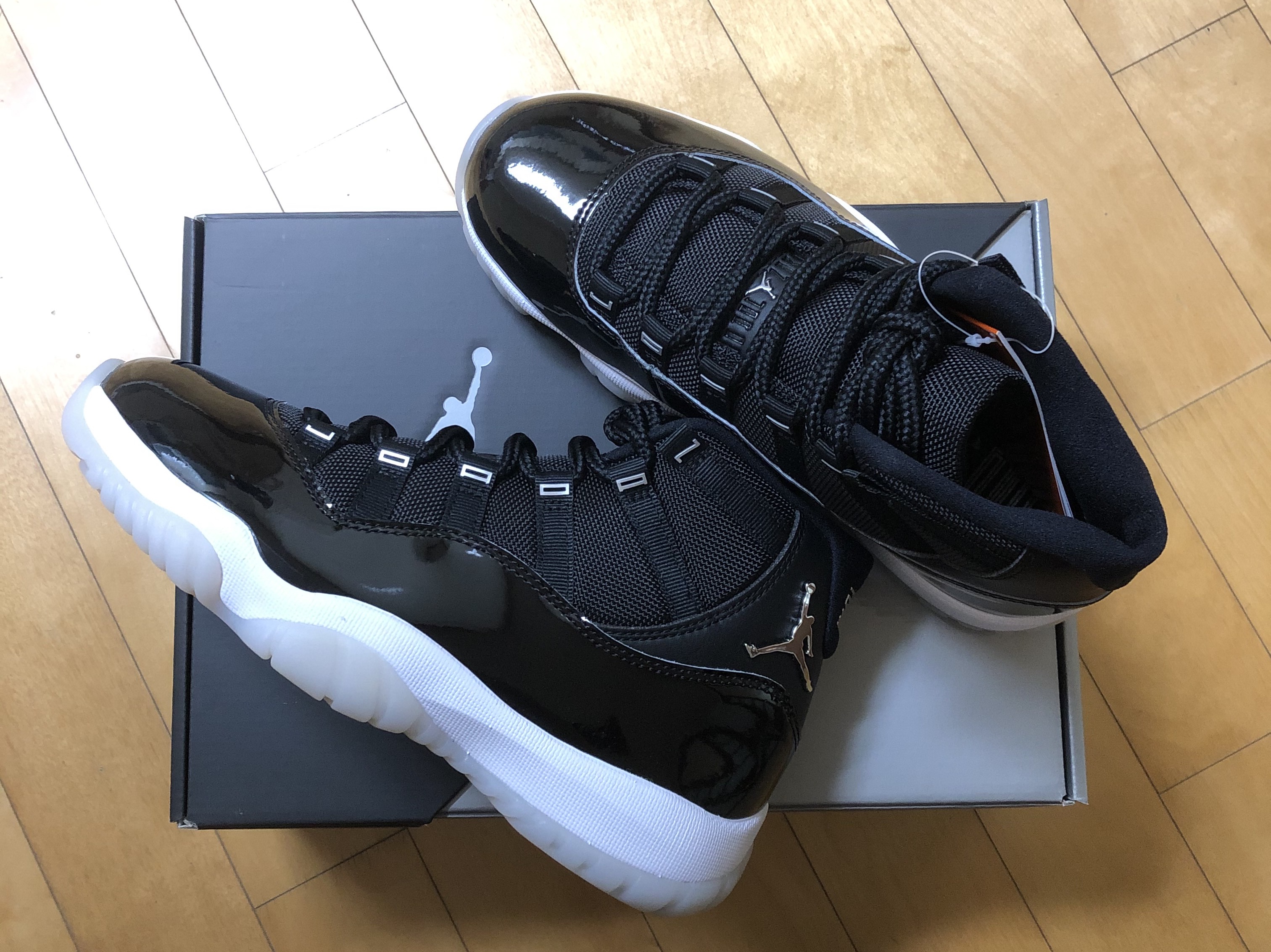 (W) Jordan 11 Retro Jubilee 착용 스타일