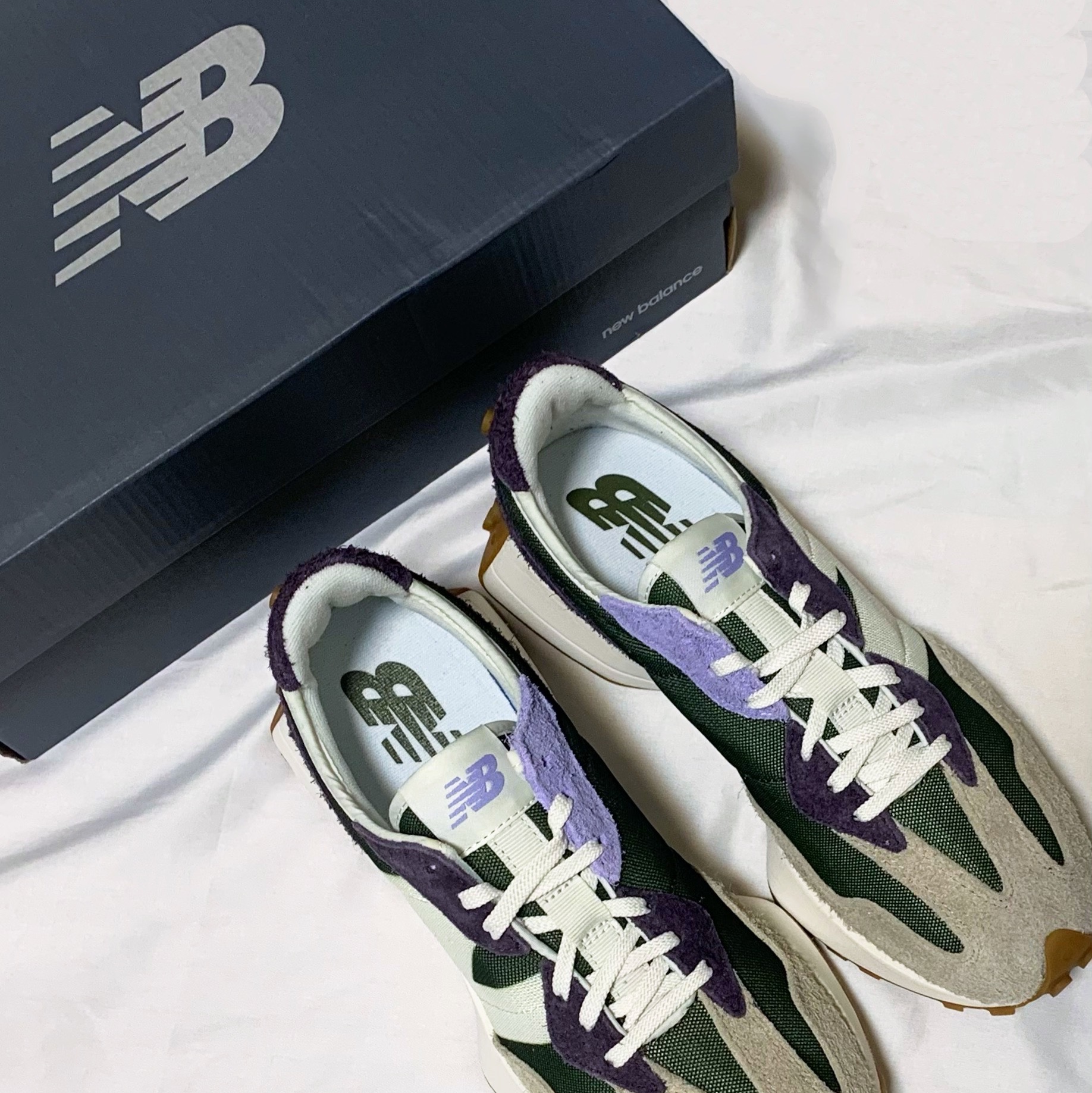 (W) New Balance 327 Oak Leaf Green 착용 스타일