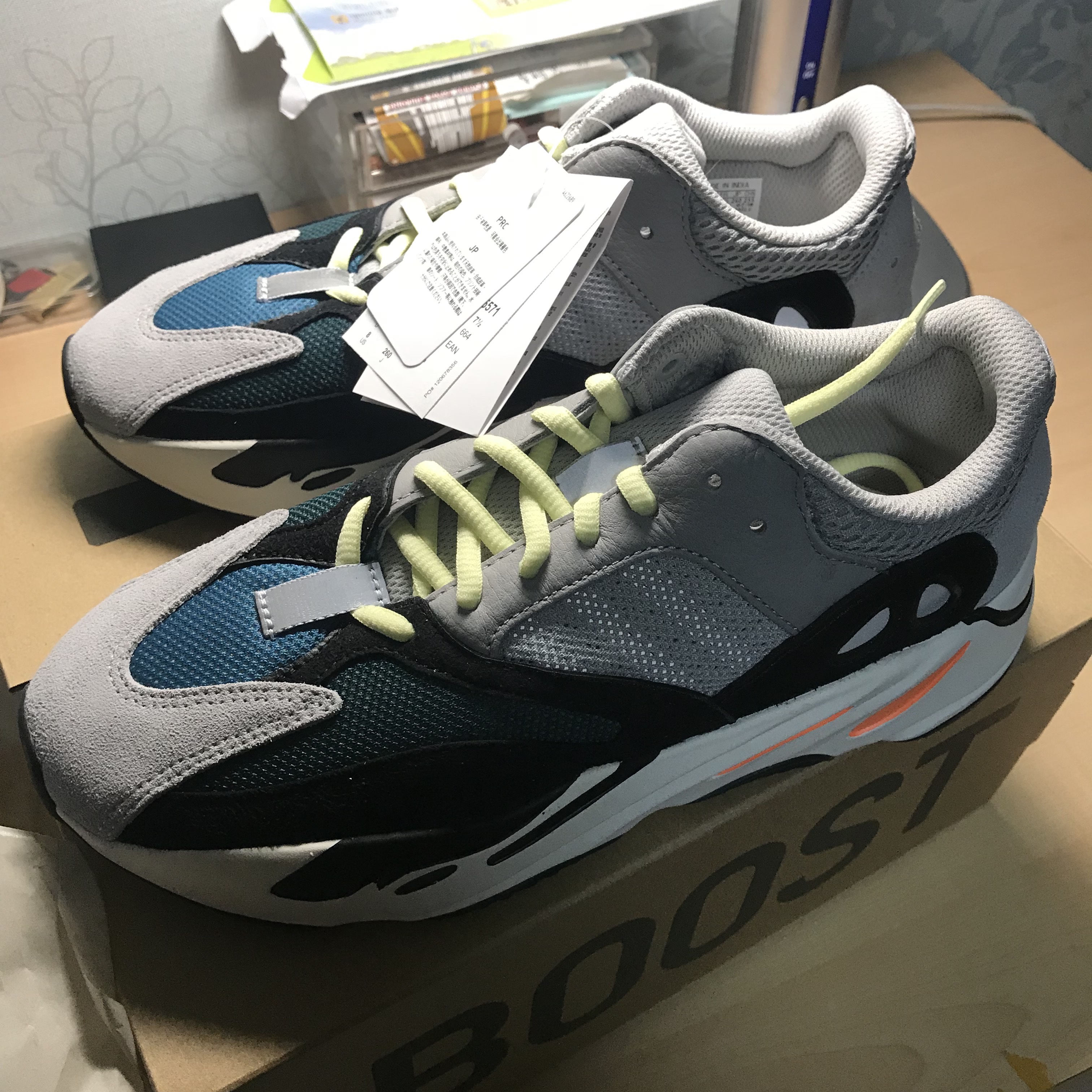 Adidas Yeezy Boost 700 Wave Runner Solid Grey 2017/2019 착용 스타일