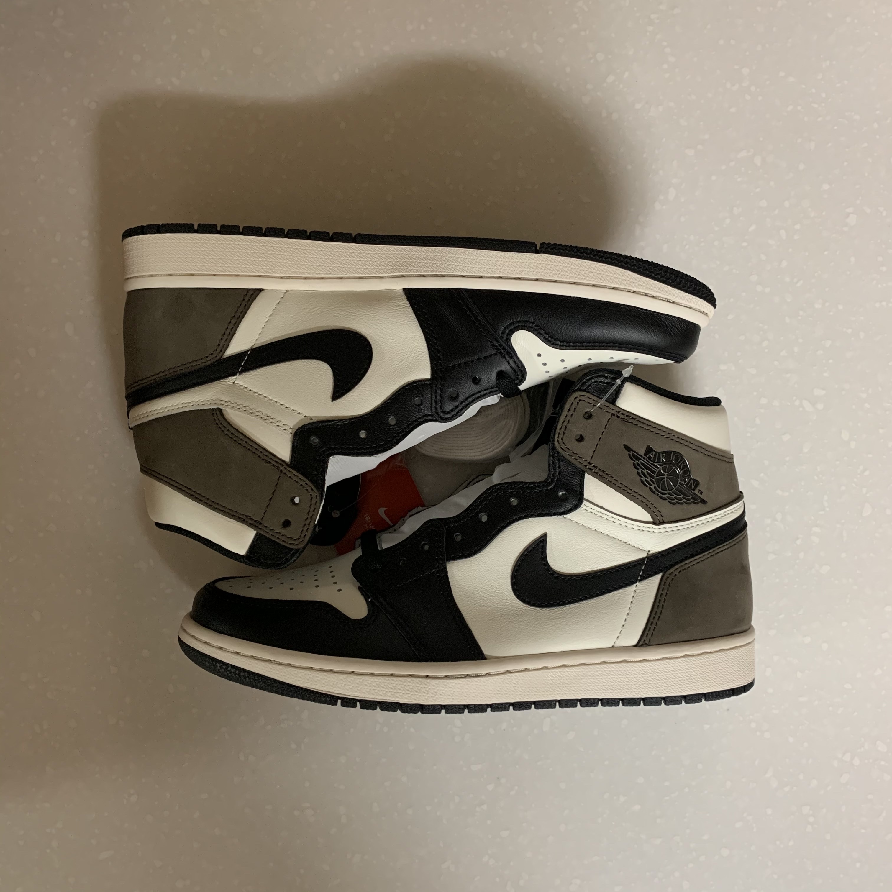 Jordan 1 Retro High OG Black Mocha 착용 스타일