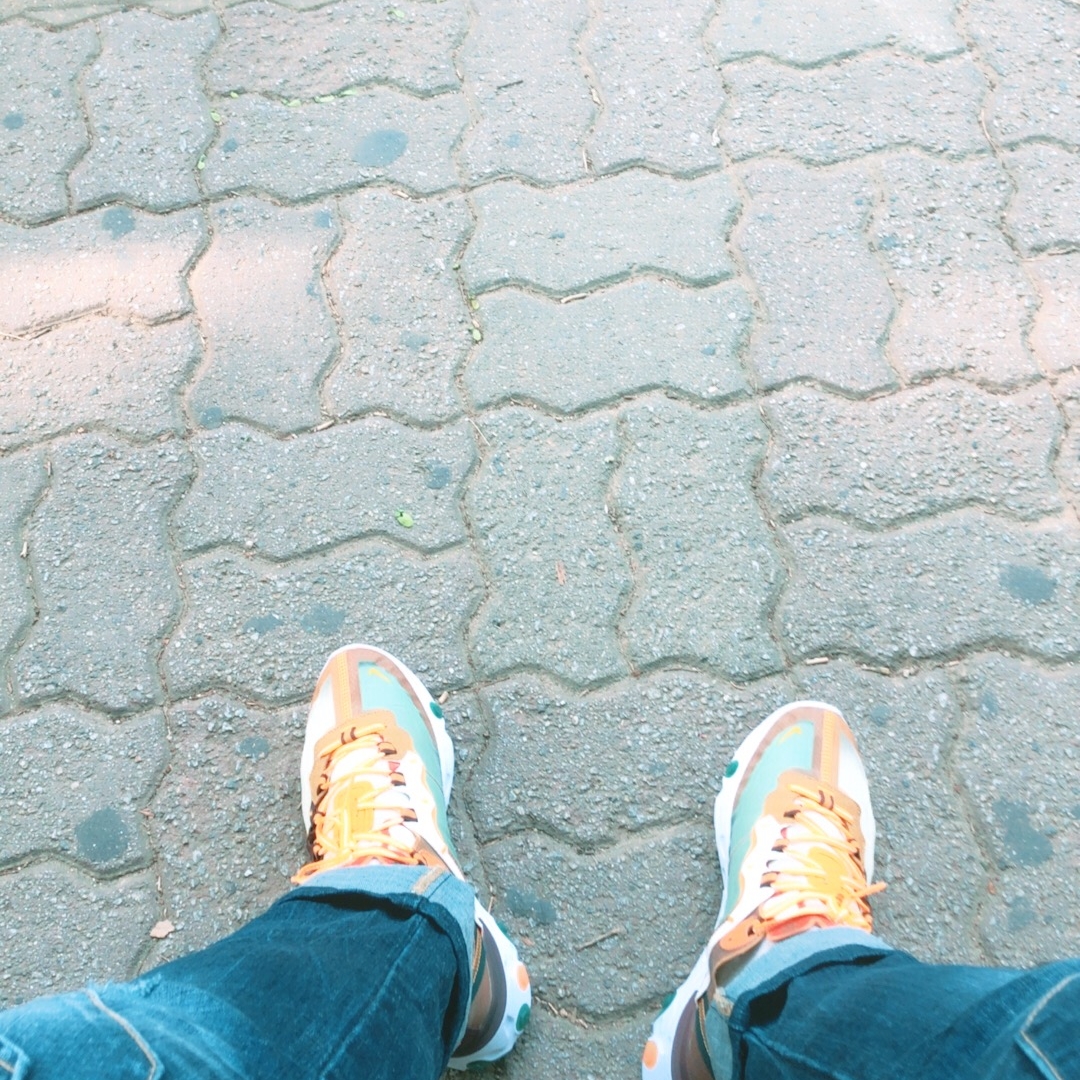 Nike React Element 87 Orange Peel 착용 스타일