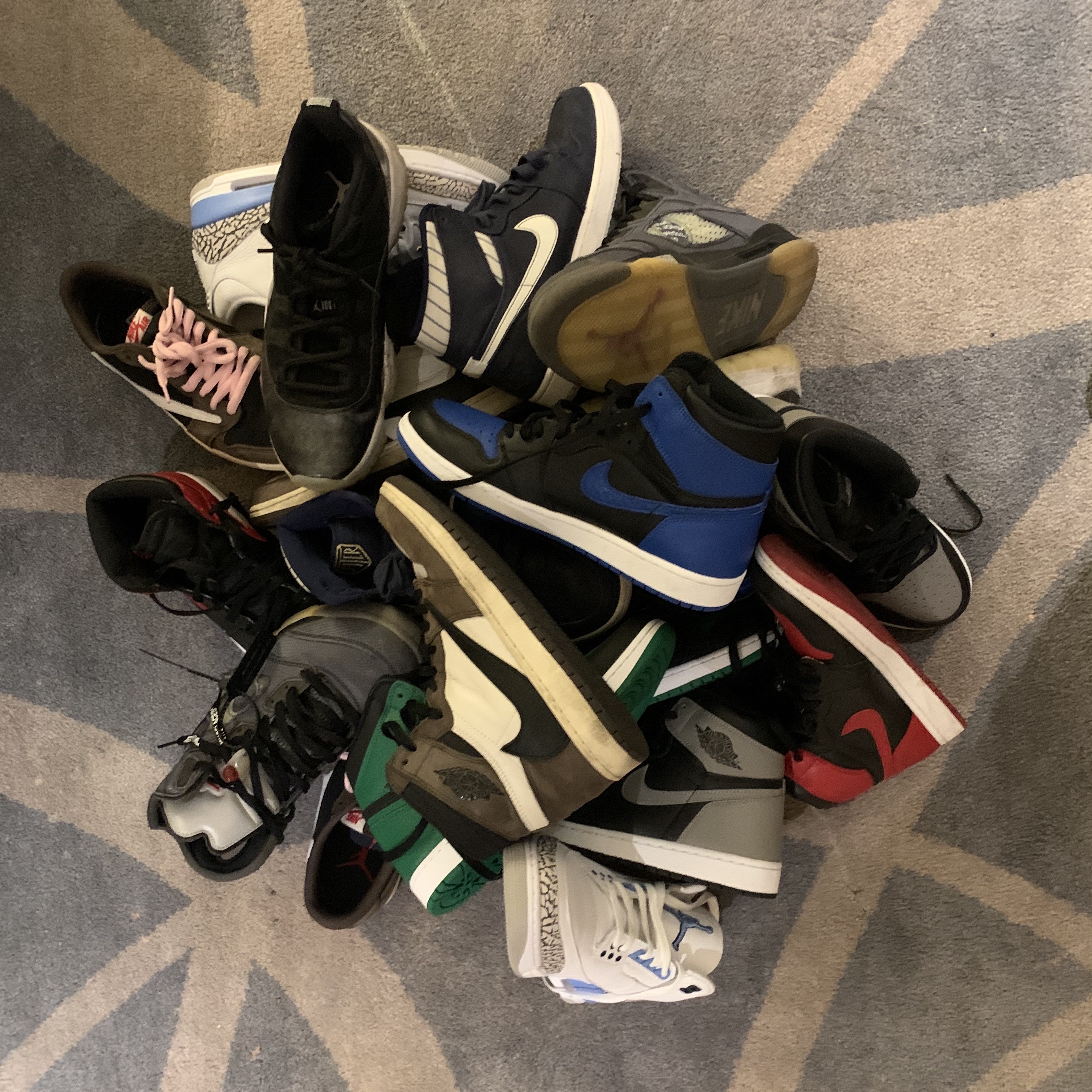 Jordan 1 x Travis Scott Retro High OG SP Mocha, Jordan 1 Retro Royal 2017 착용 스타일