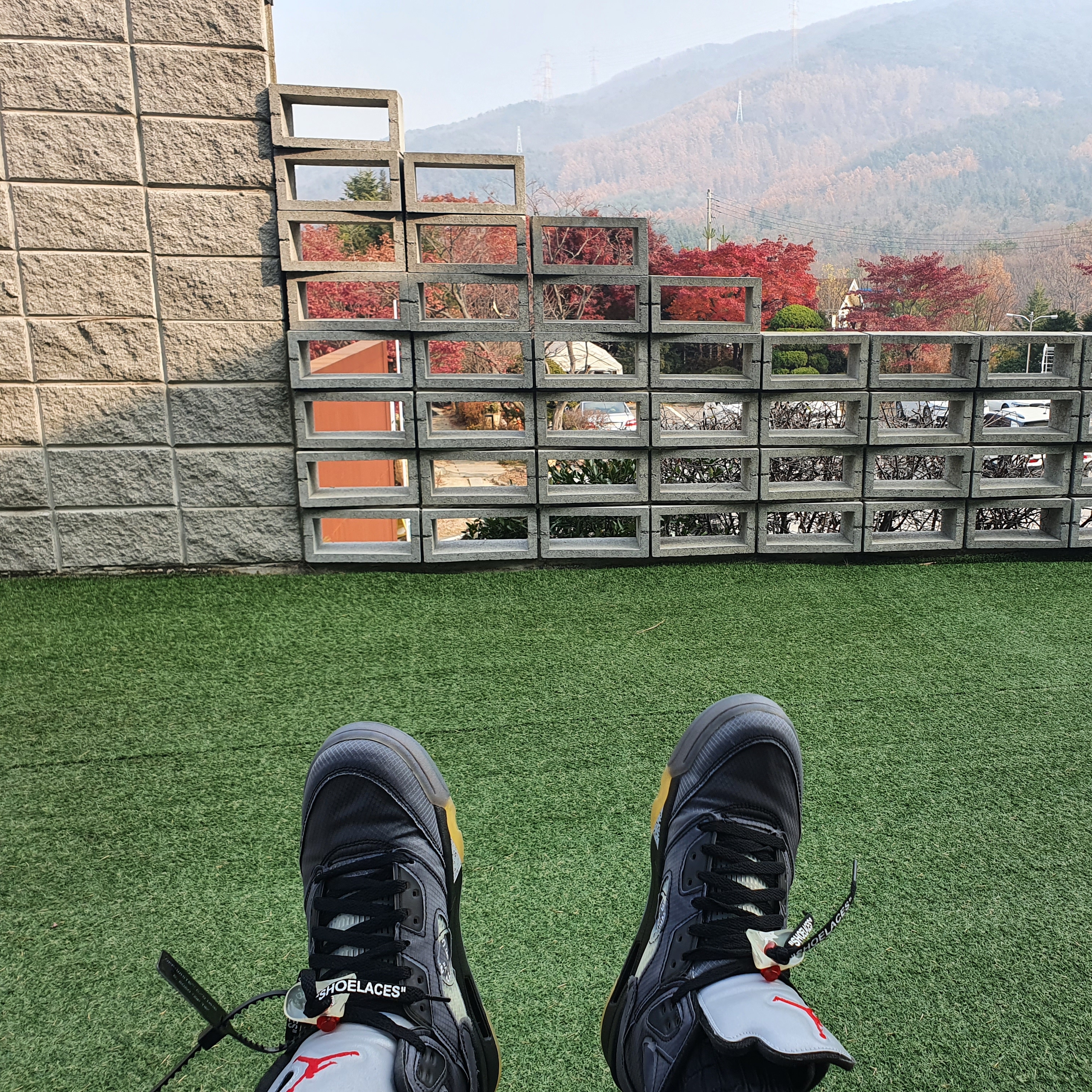 Jordan 5 x Off-White Retro SP Black Muslin 착용 스타일