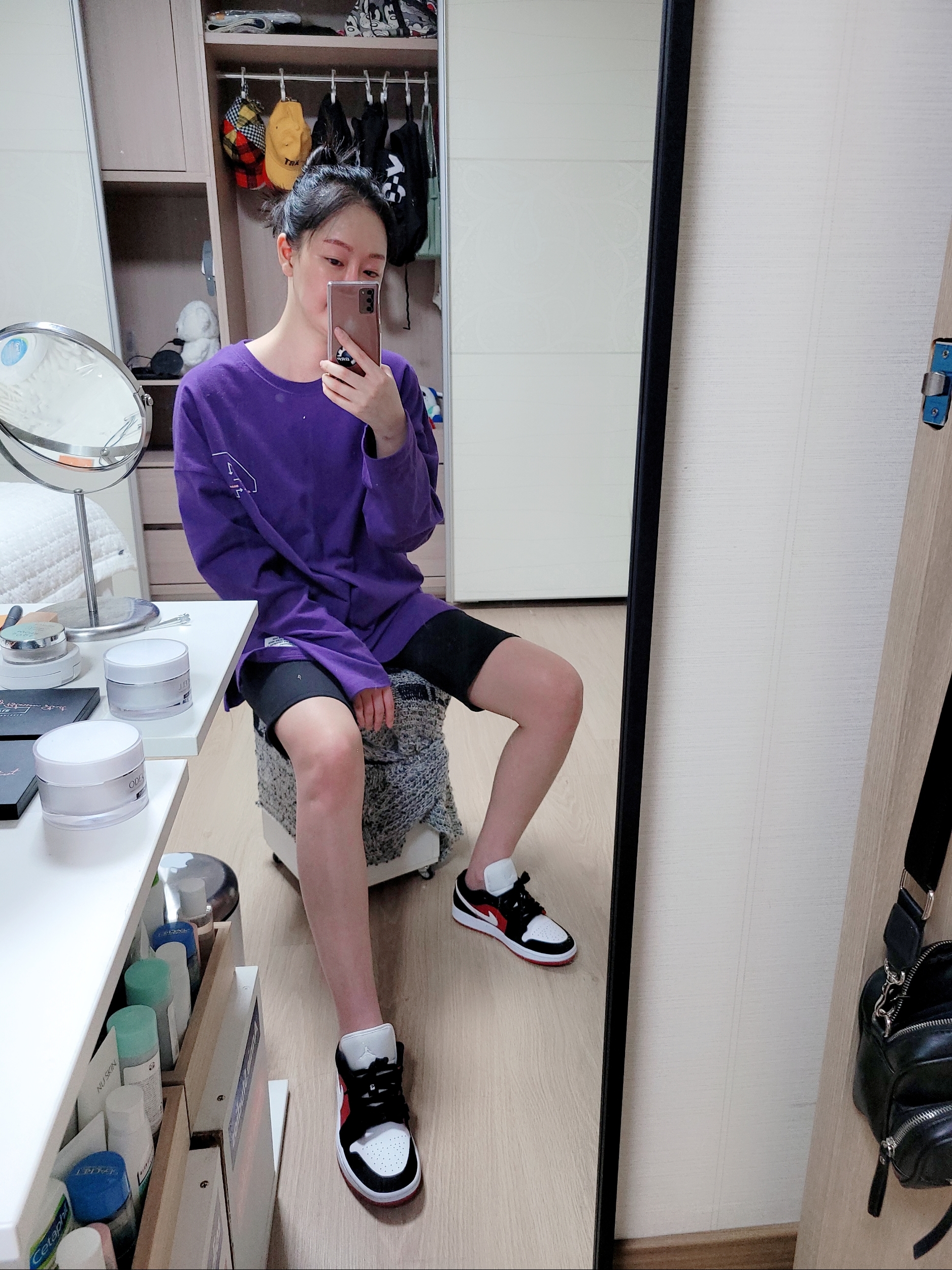 (W) Jordan 1 Low Gym Red Black White 착용 스타일 - 1