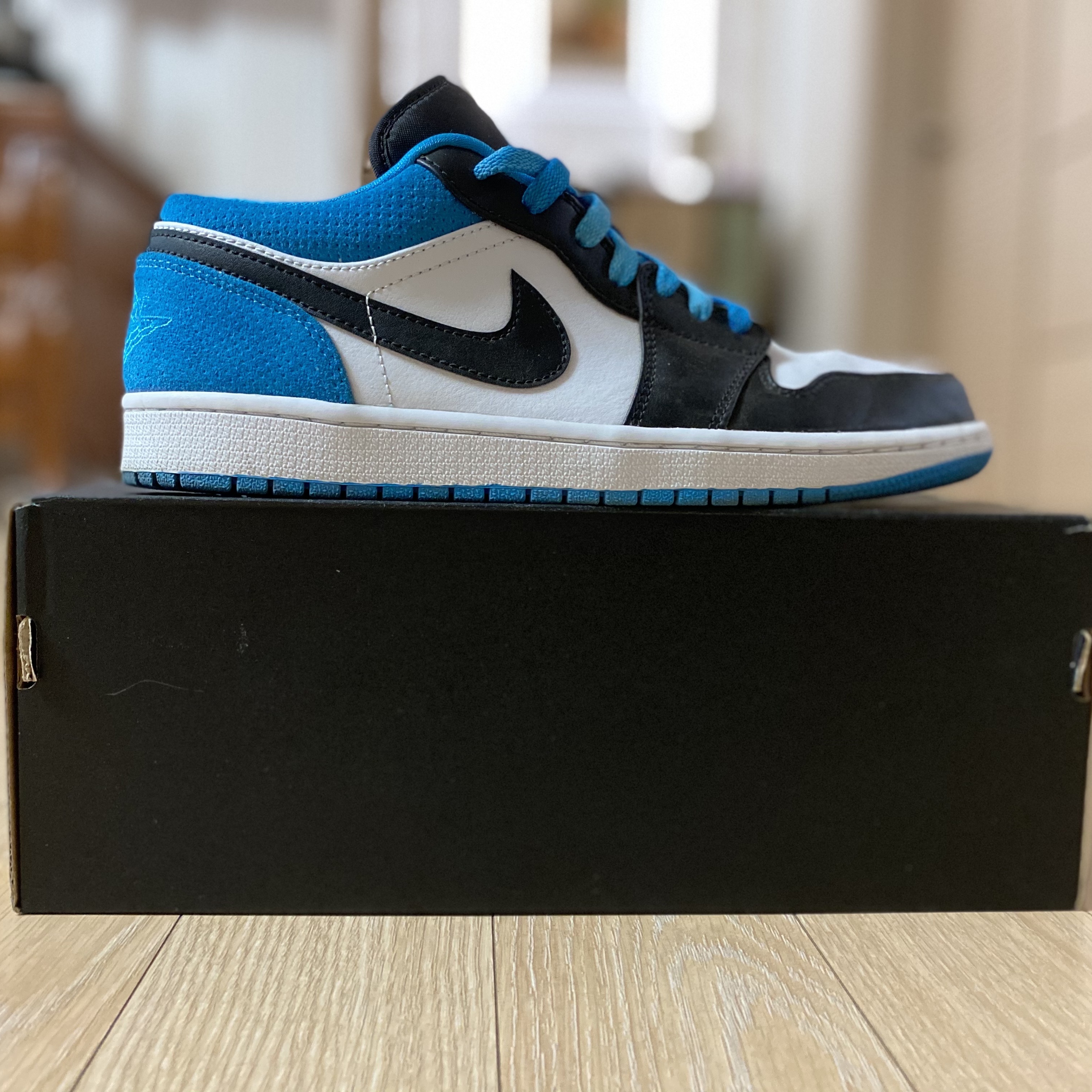 Jordan 1 Low SE Laser Blue 착용 스타일 - 2