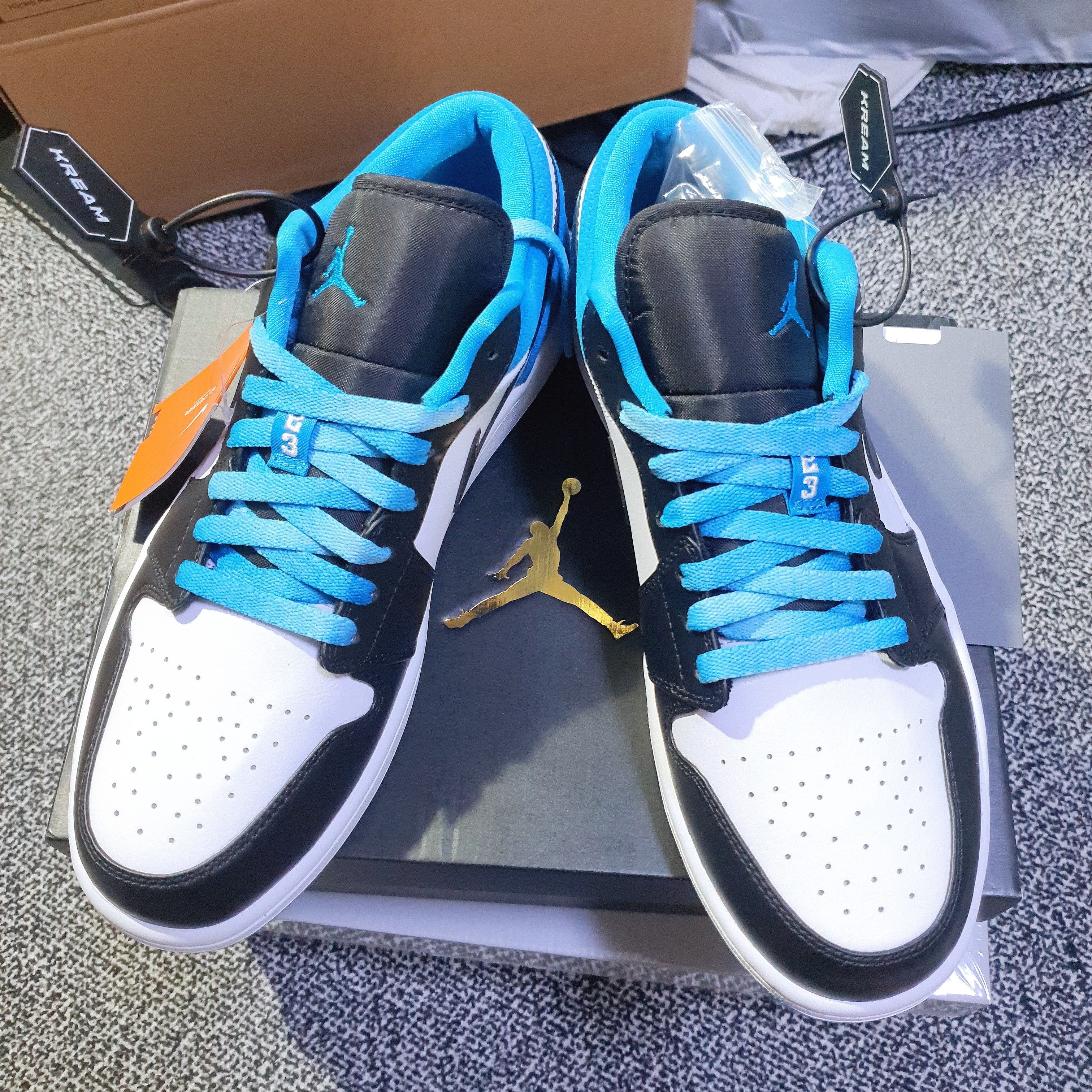 Jordan 1 Low SE Laser Blue 착용 스타일 - 2