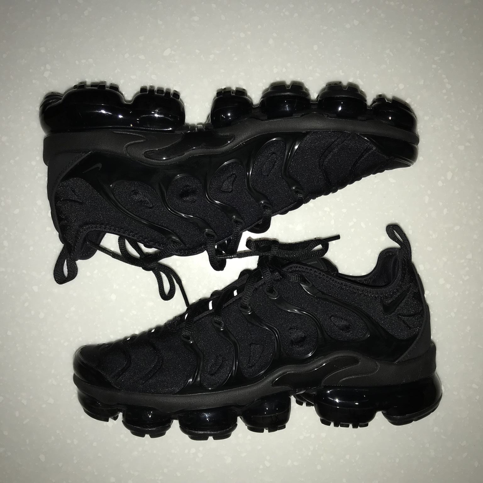Nike Air VaporMax Plus Triple Black 착용 스타일