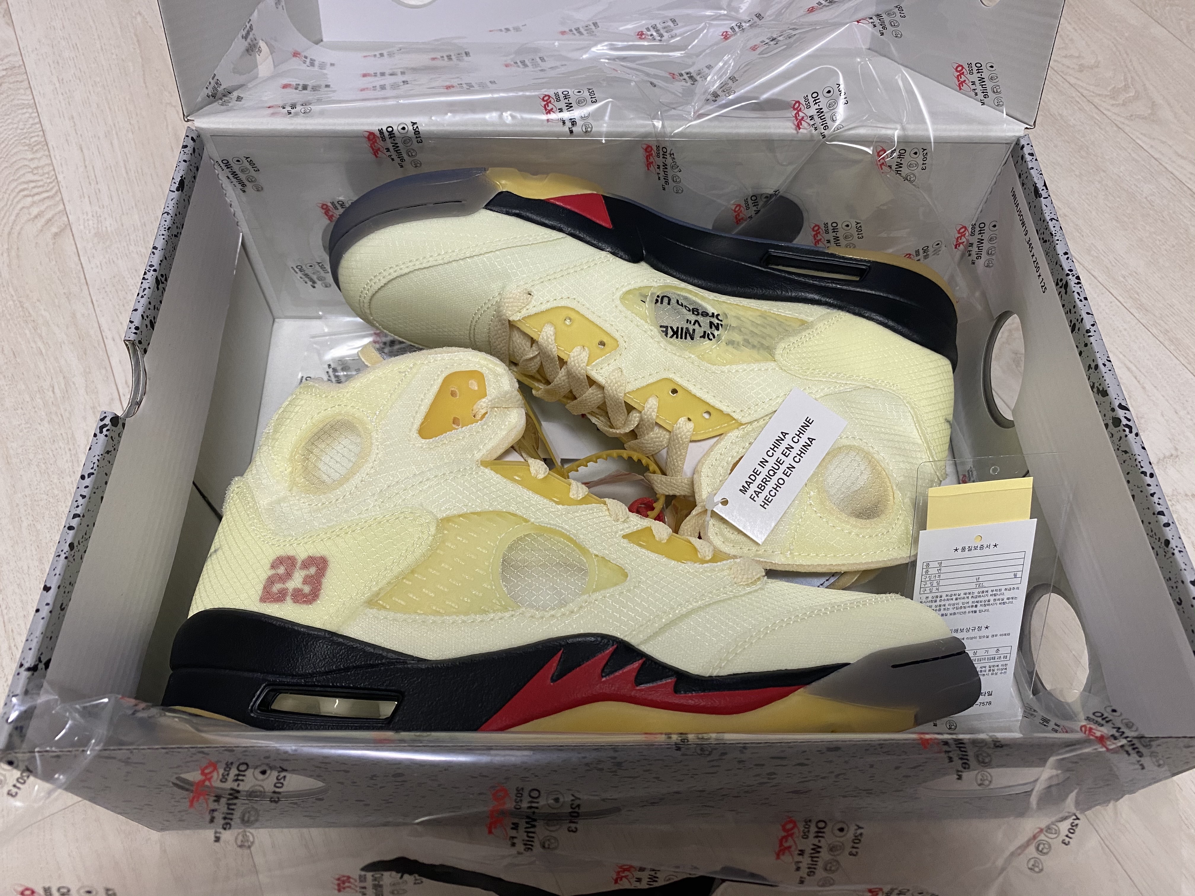 Jordan 5 x Off-White Retro SP Sail Fire Red 착용 스타일 - 2