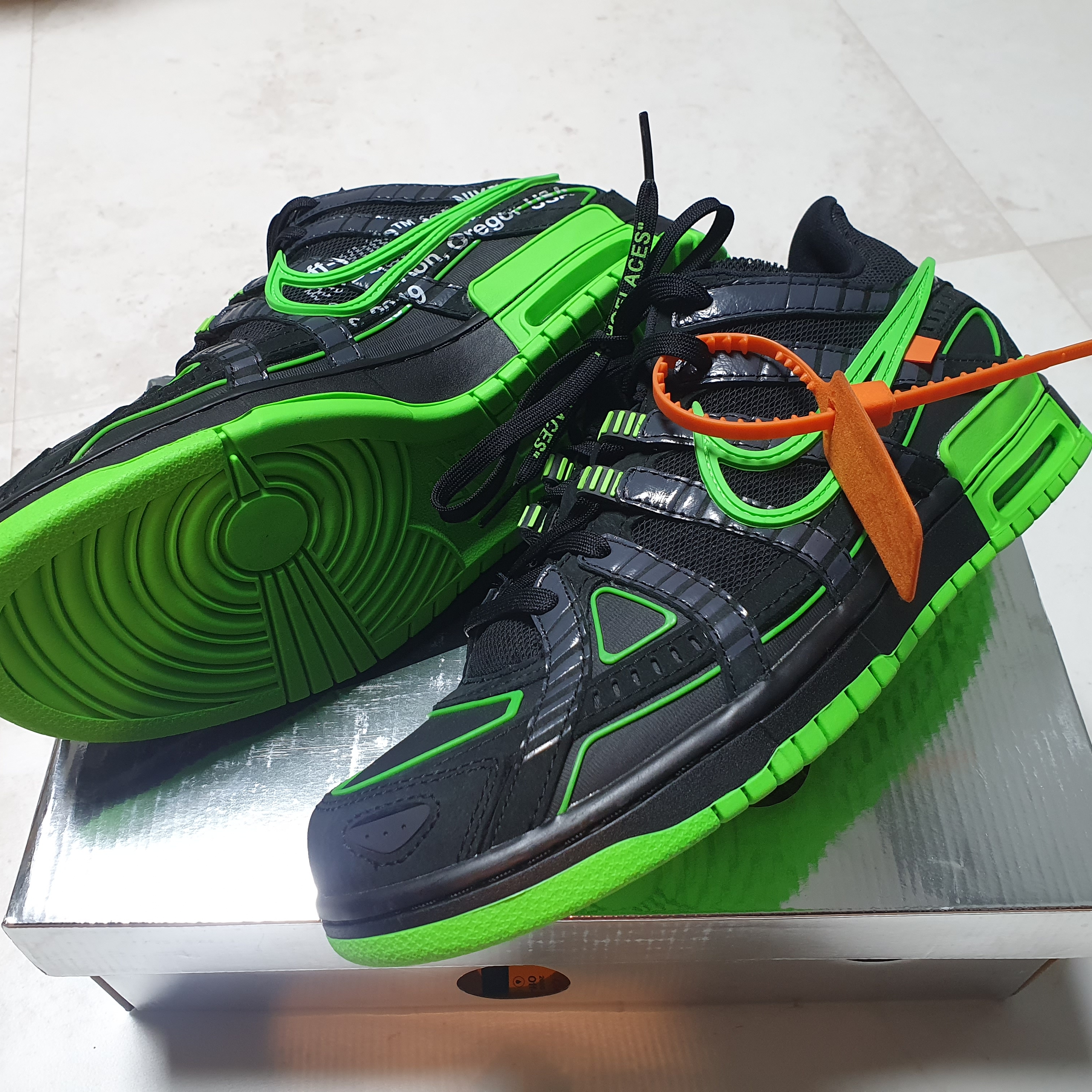 Nike x Off-White Air Rubber Dunk Green Strike 착용 스타일 - 3