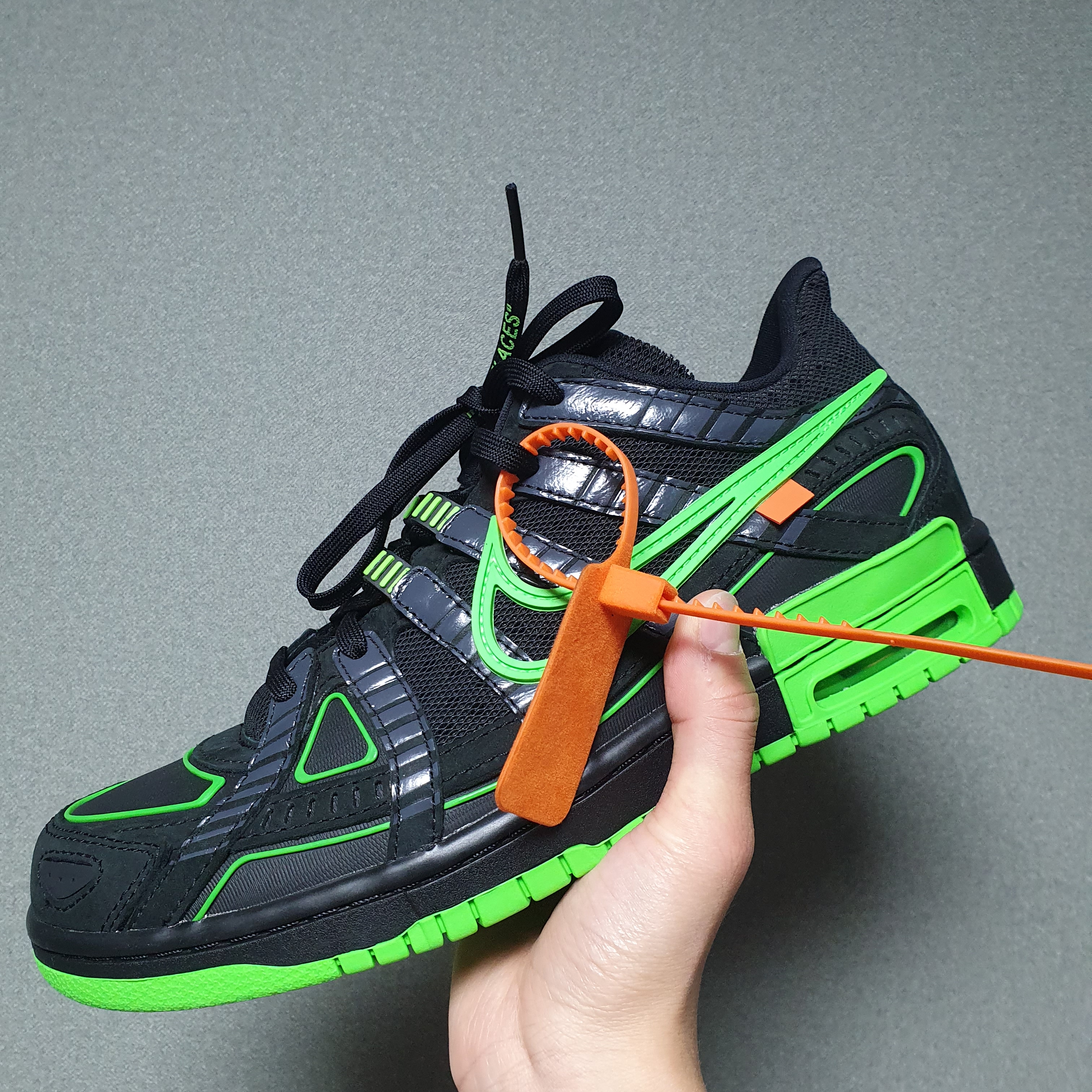 Nike x Off-White Air Rubber Dunk Green Strike 착용 스타일 - 2