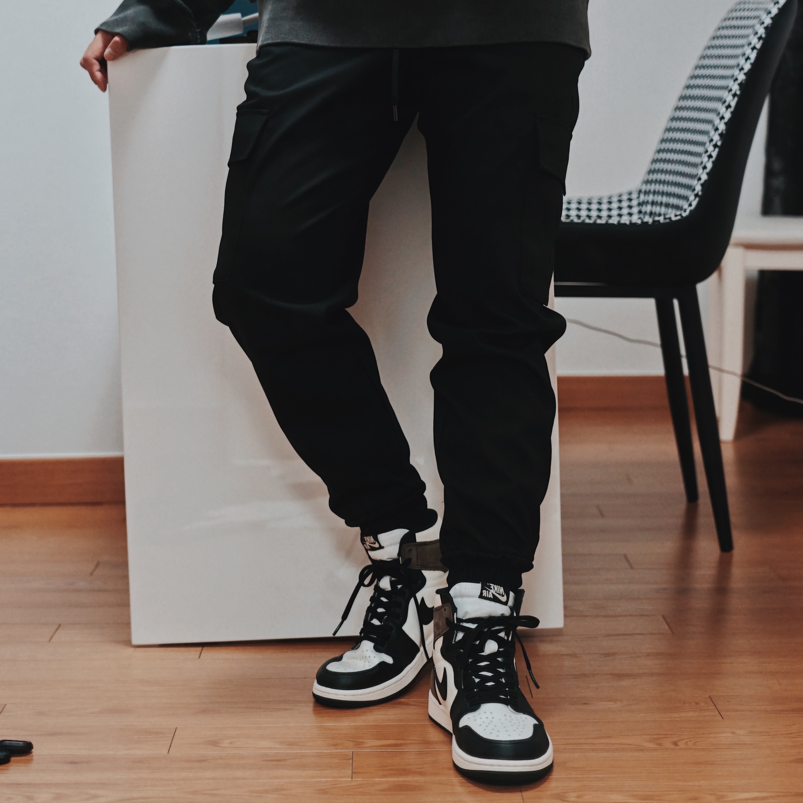 Jordan 1 Retro High OG Black Mocha 착용 스타일 - 3