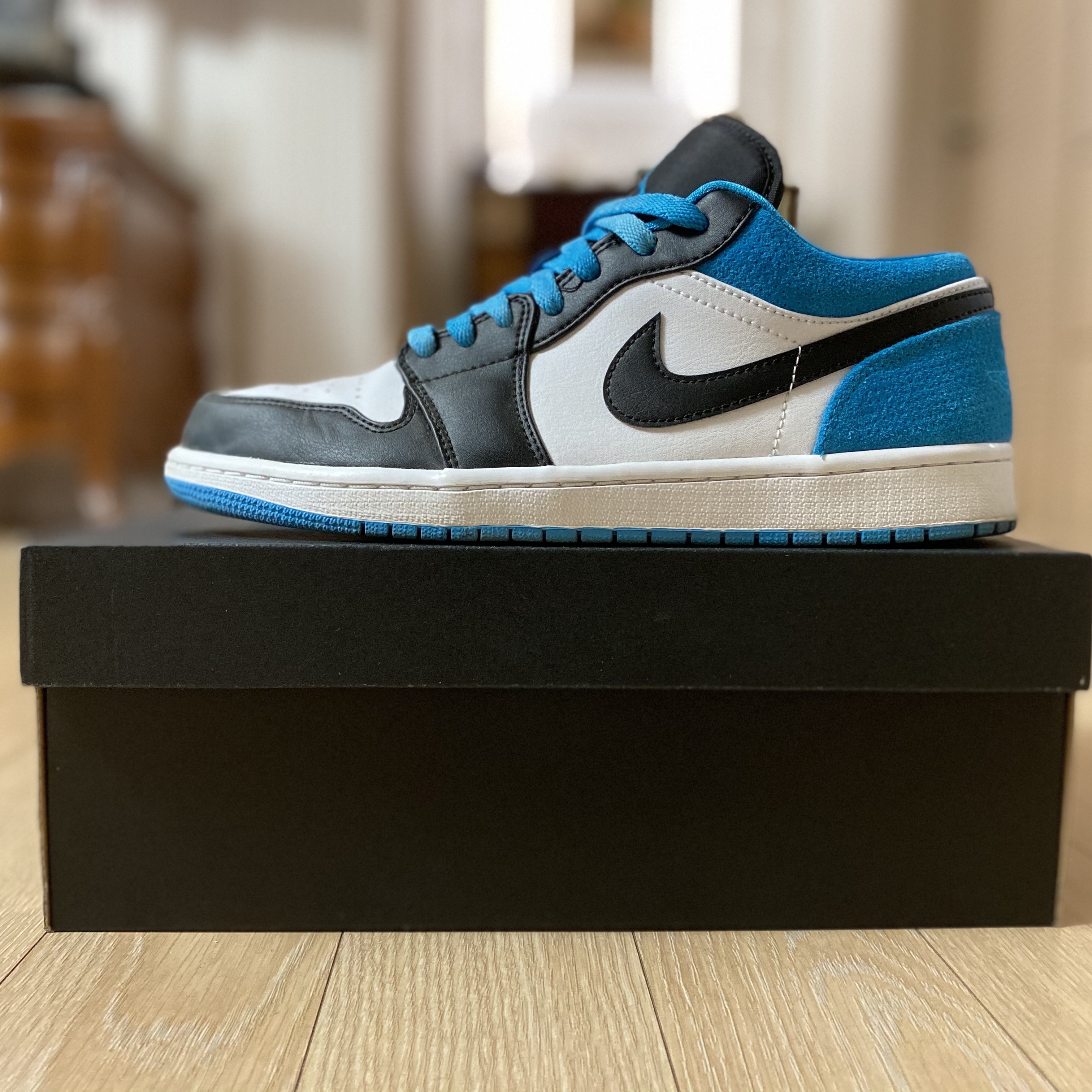 Jordan 1 Low SE Laser Blue 착용 스타일 - 1